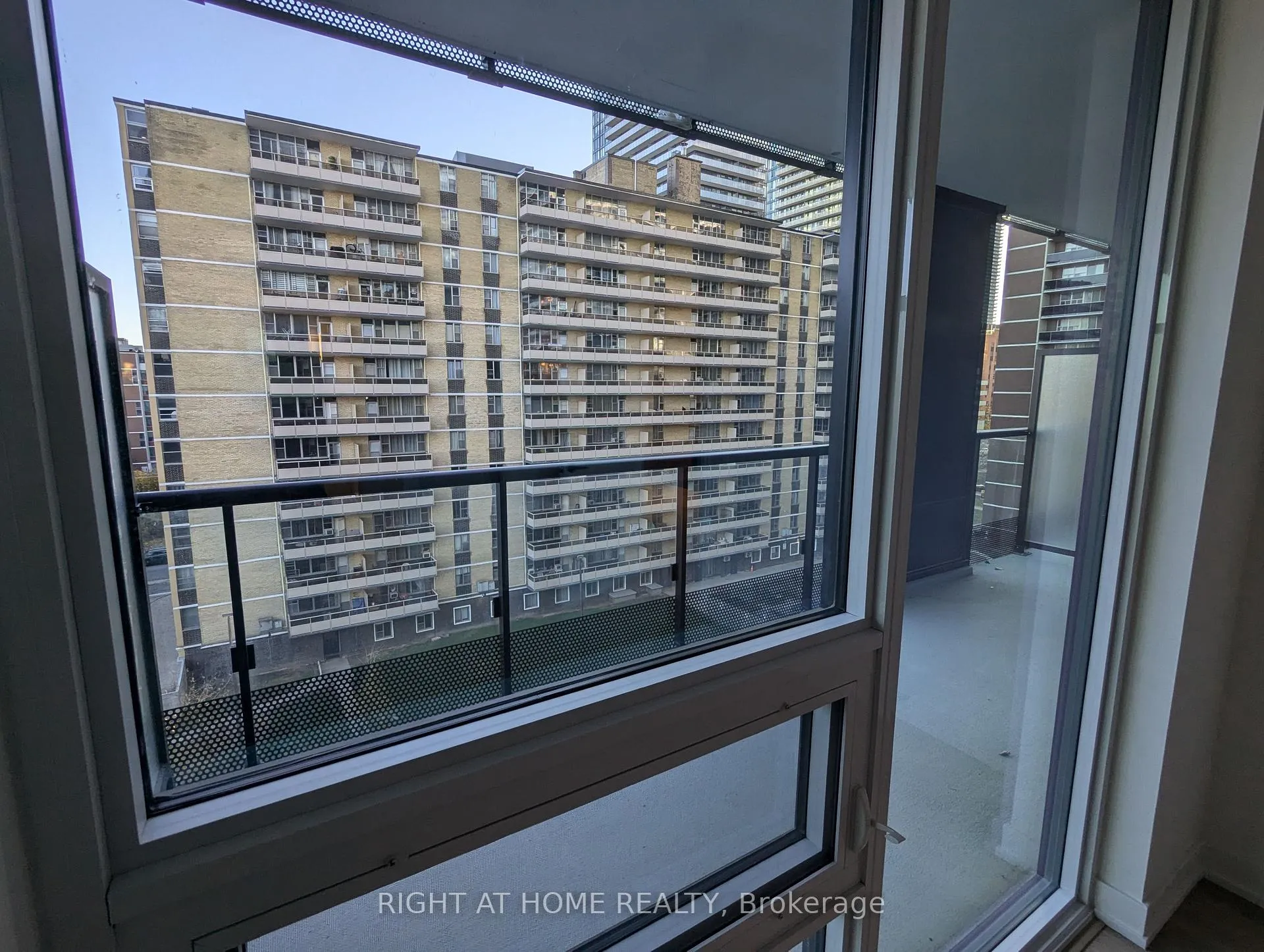 Photo 15 of Unit 714, 127 Broadway Avenue, Toronto, Mount Pleasant West — HOMEH