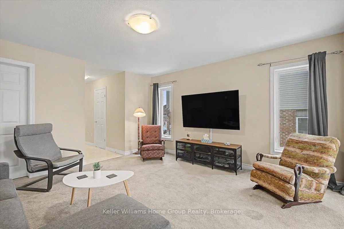 Photo 5 of 18 Mccann Street, Guelph, Kortright East — HOMEH