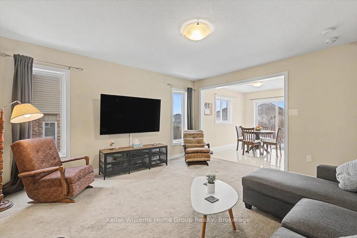 Photo 6 of 18 Mccann Street, Guelph, Kortright East — HOMEH