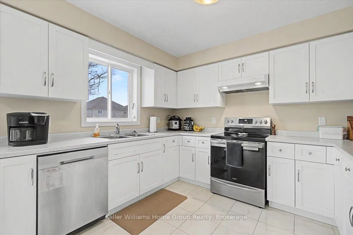 Photo 10 of 18 Mccann Street, Guelph, Kortright East — HOMEH