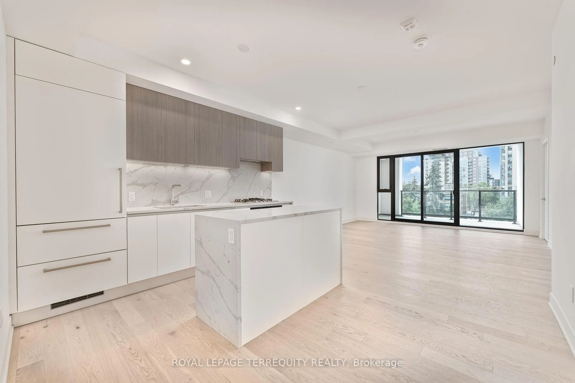 Photo 3 of Unit PH05, 200 Keewatin Avenue, Toronto, Mount Pleasant East — HOMEH