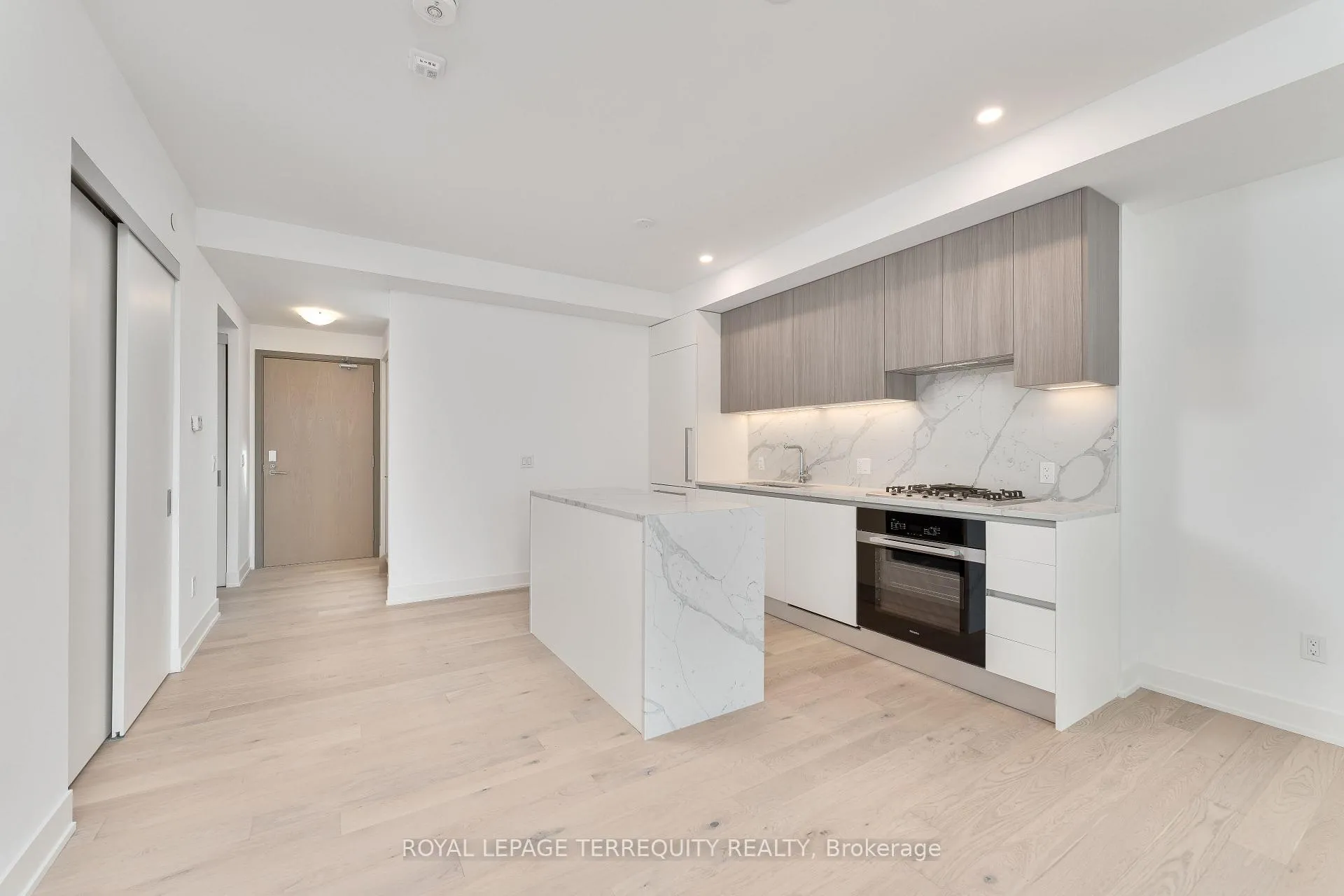 Photo 4 of Unit PH05, 200 Keewatin Avenue, Toronto, Mount Pleasant East — HOMEH