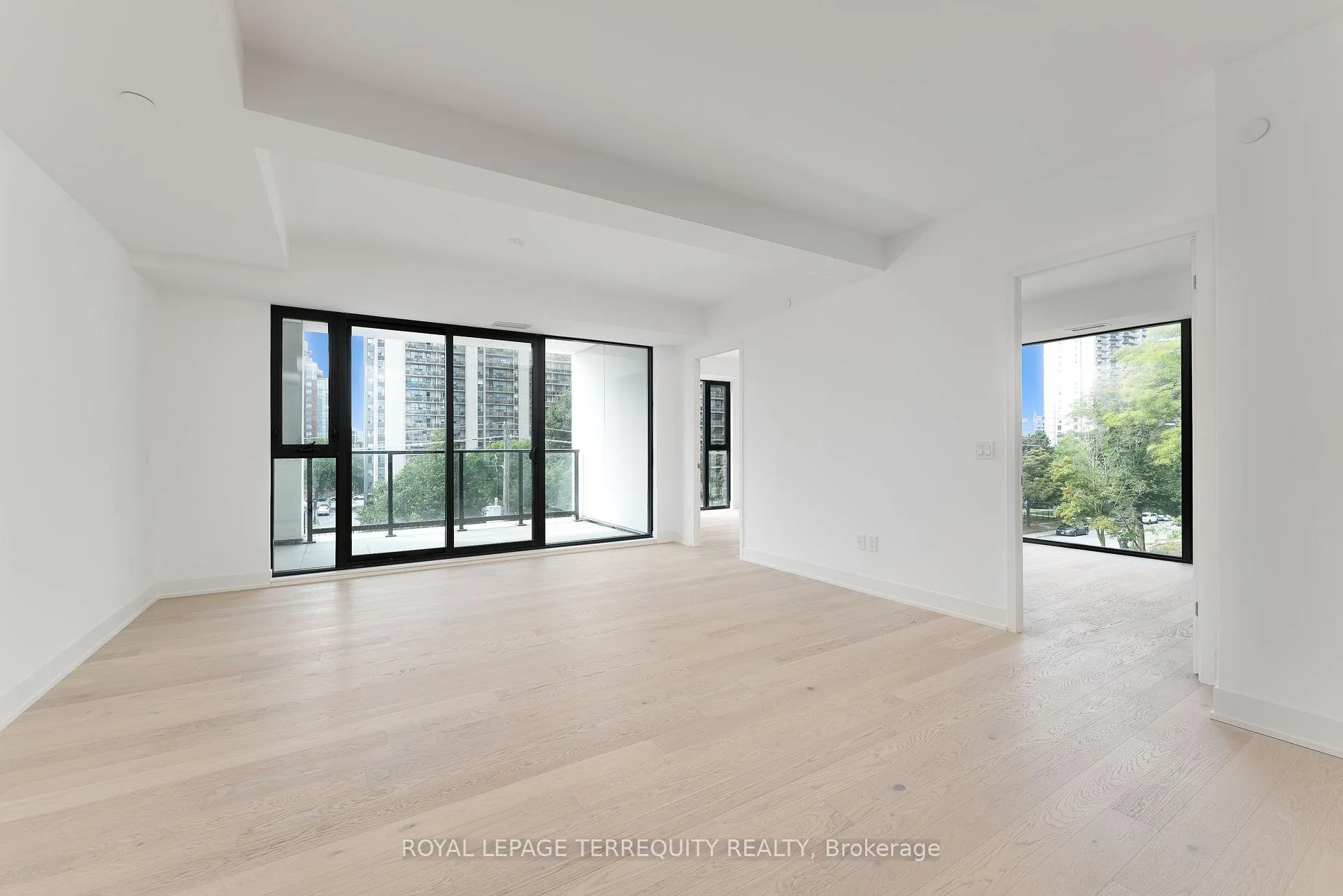 Photo 8 of Unit PH05, 200 Keewatin Avenue, Toronto, Mount Pleasant East — HOMEH