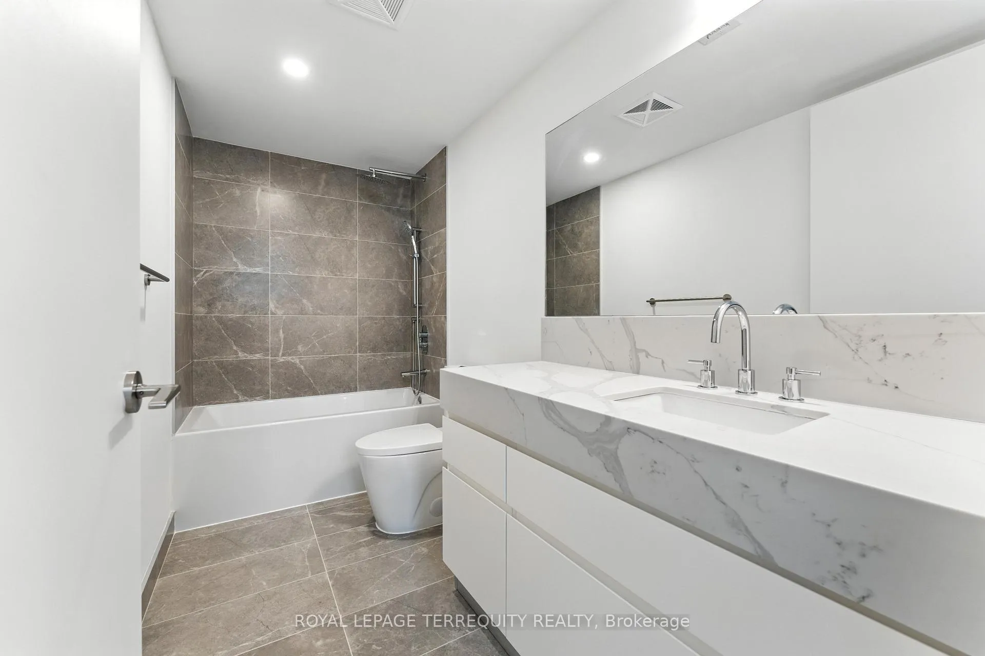 Photo 14 of Unit PH05, 200 Keewatin Avenue, Toronto, Mount Pleasant East — HOMEH