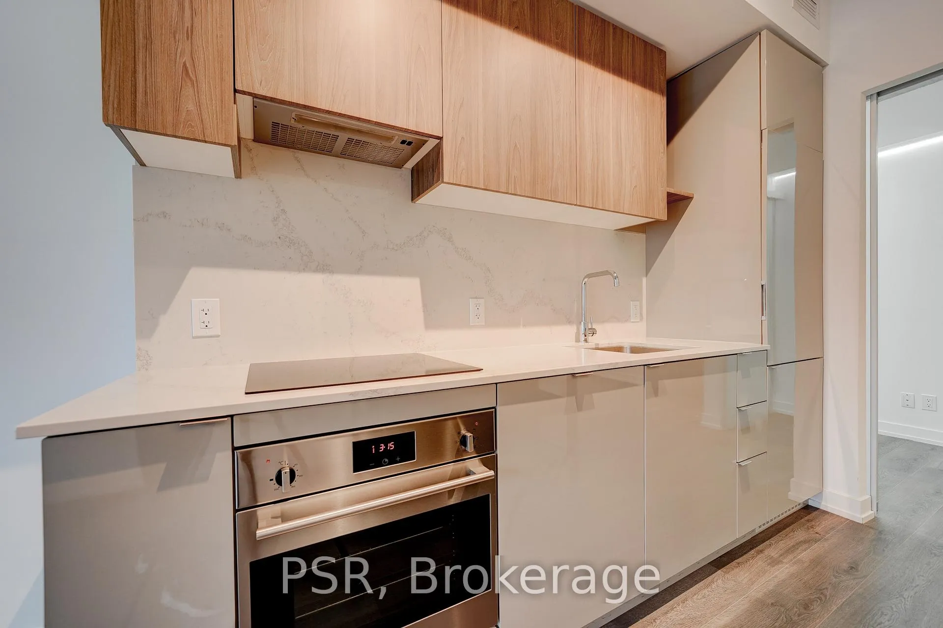 Photo 2 of Unit 506, 161 Roehampton Avenue, Toronto, Mount Pleasant West — HOMEH