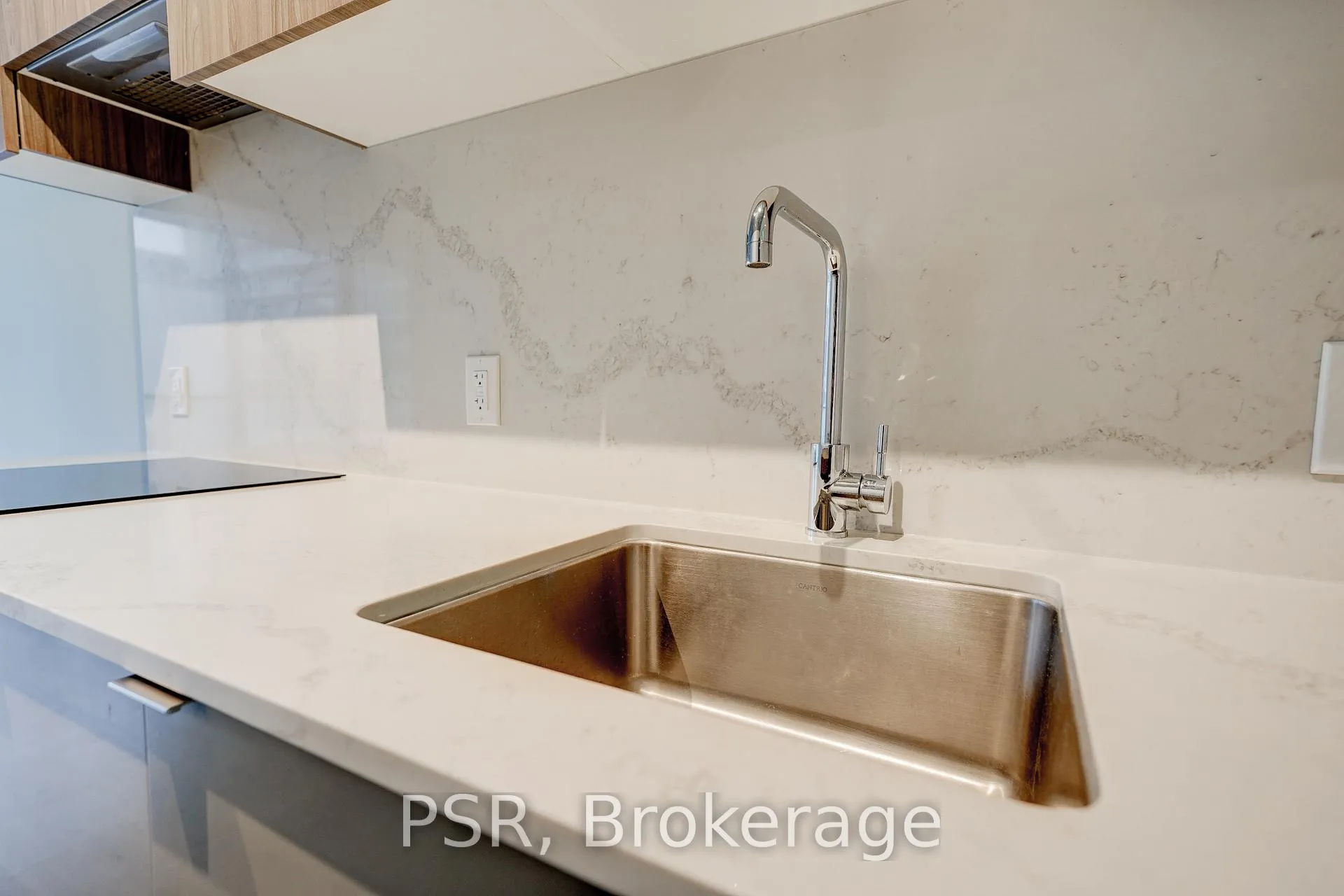 Photo 4 of Unit 506, 161 Roehampton Avenue, Toronto, Mount Pleasant West — HOMEH