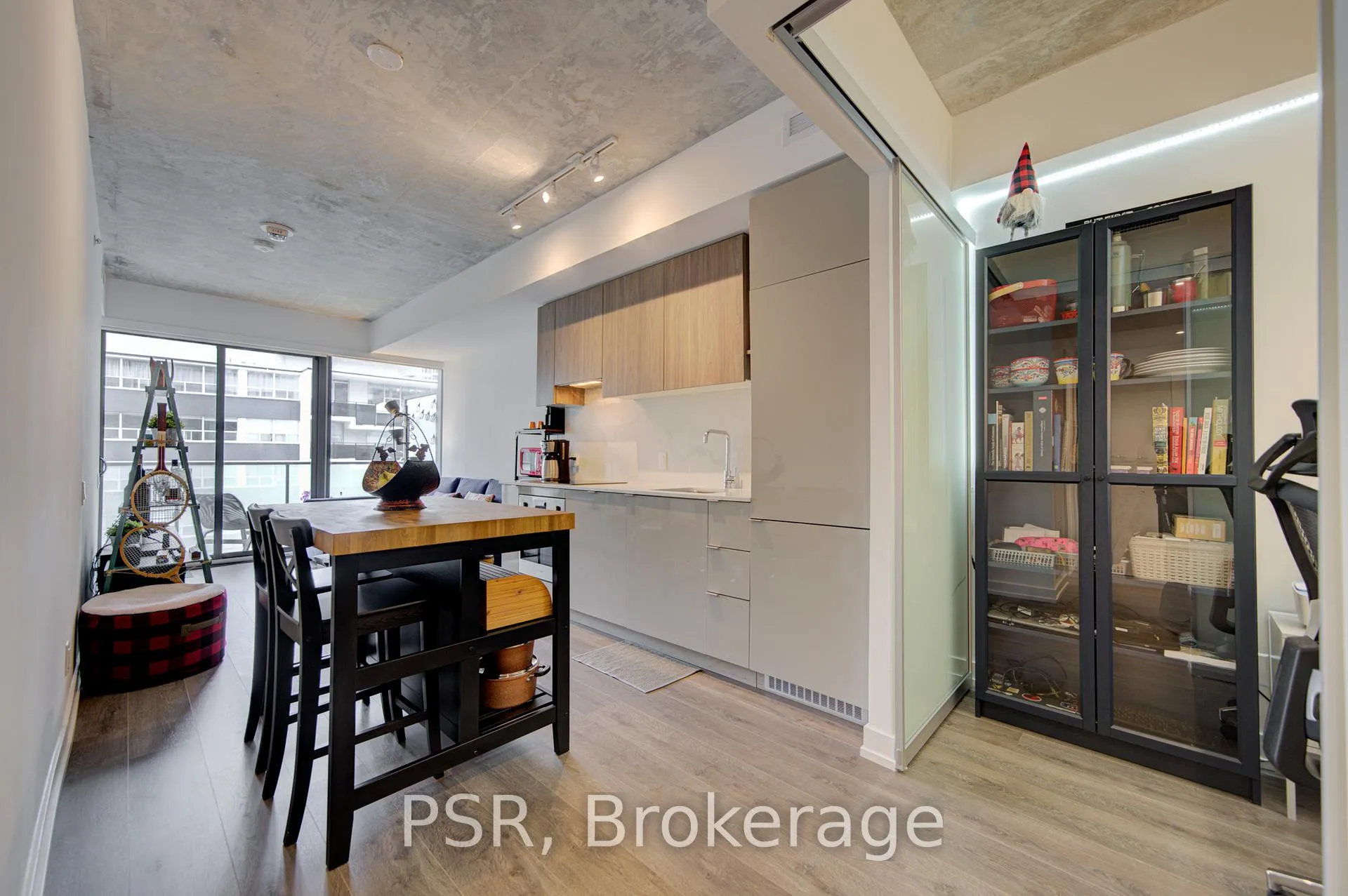 Photo 7 of Unit 506, 161 Roehampton Avenue, Toronto, Mount Pleasant West — HOMEH