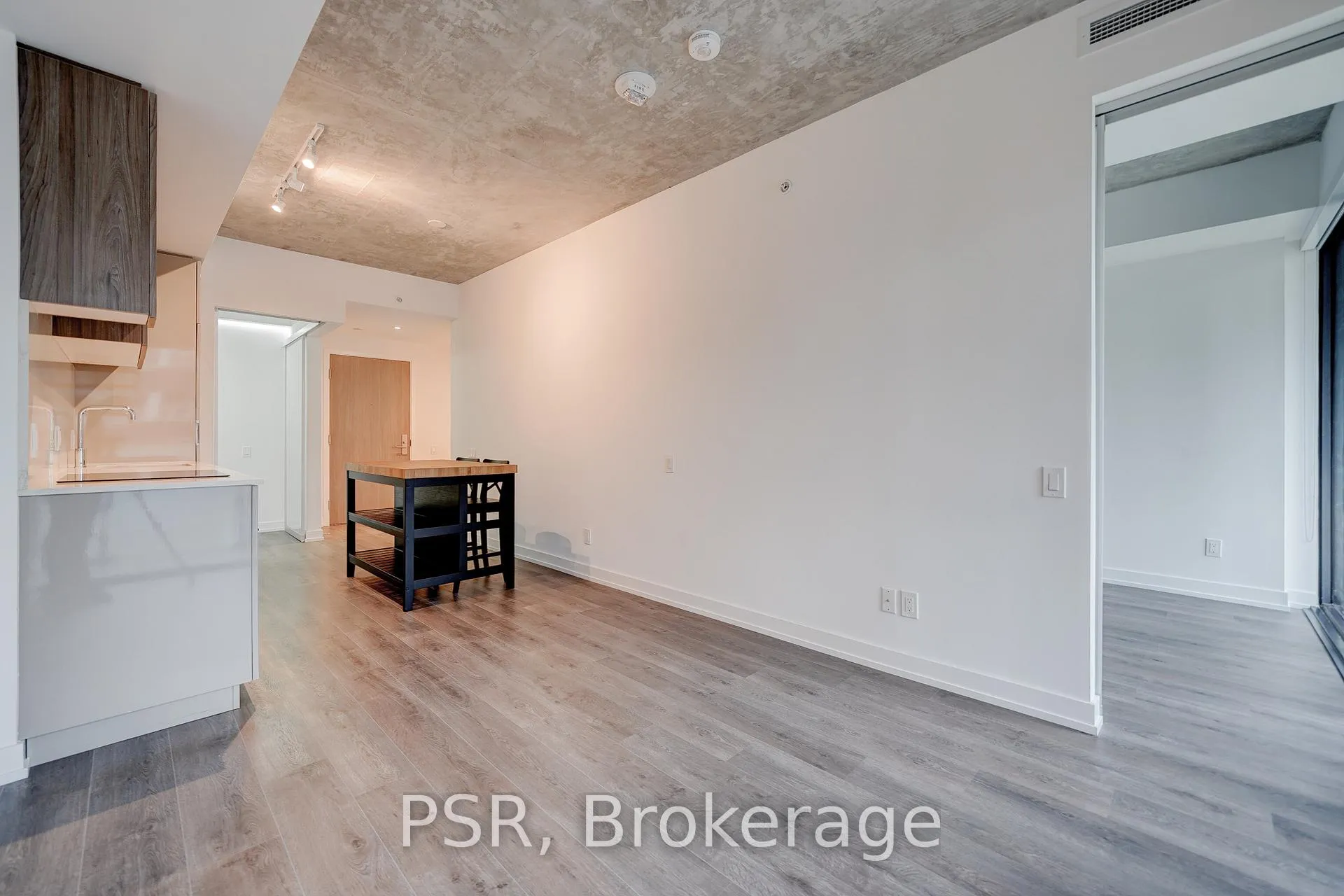 Photo 11 of Unit 506, 161 Roehampton Avenue, Toronto, Mount Pleasant West — HOMEH