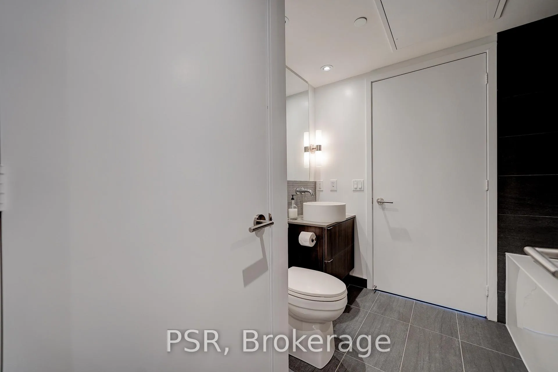 Photo 16 of Unit 506, 161 Roehampton Avenue, Toronto, Mount Pleasant West — HOMEH