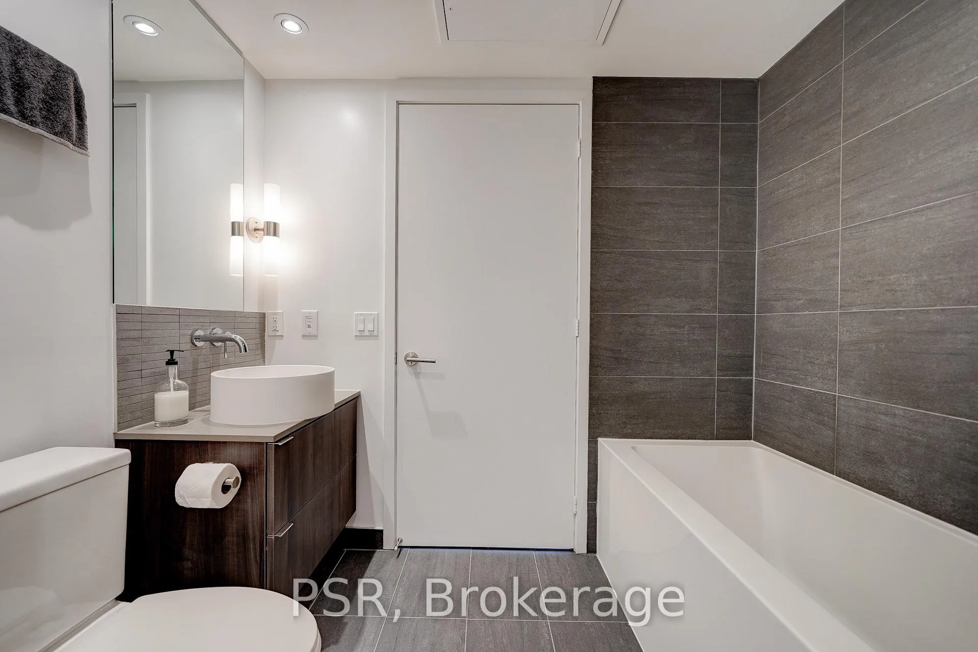 Photo 17 of Unit 506, 161 Roehampton Avenue, Toronto, Mount Pleasant West — HOMEH