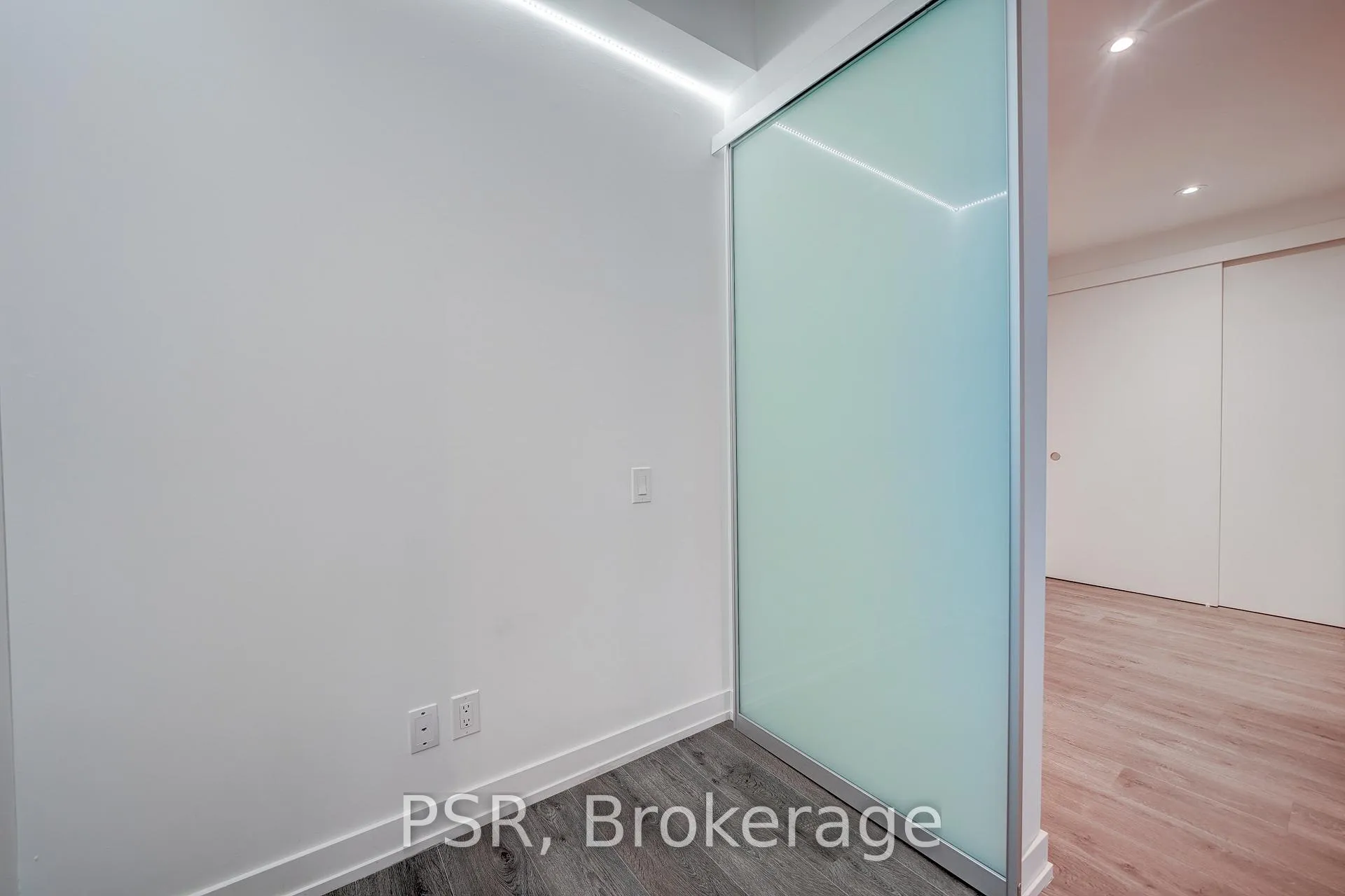 Photo 23 of Unit 506, 161 Roehampton Avenue, Toronto, Mount Pleasant West — HOMEH