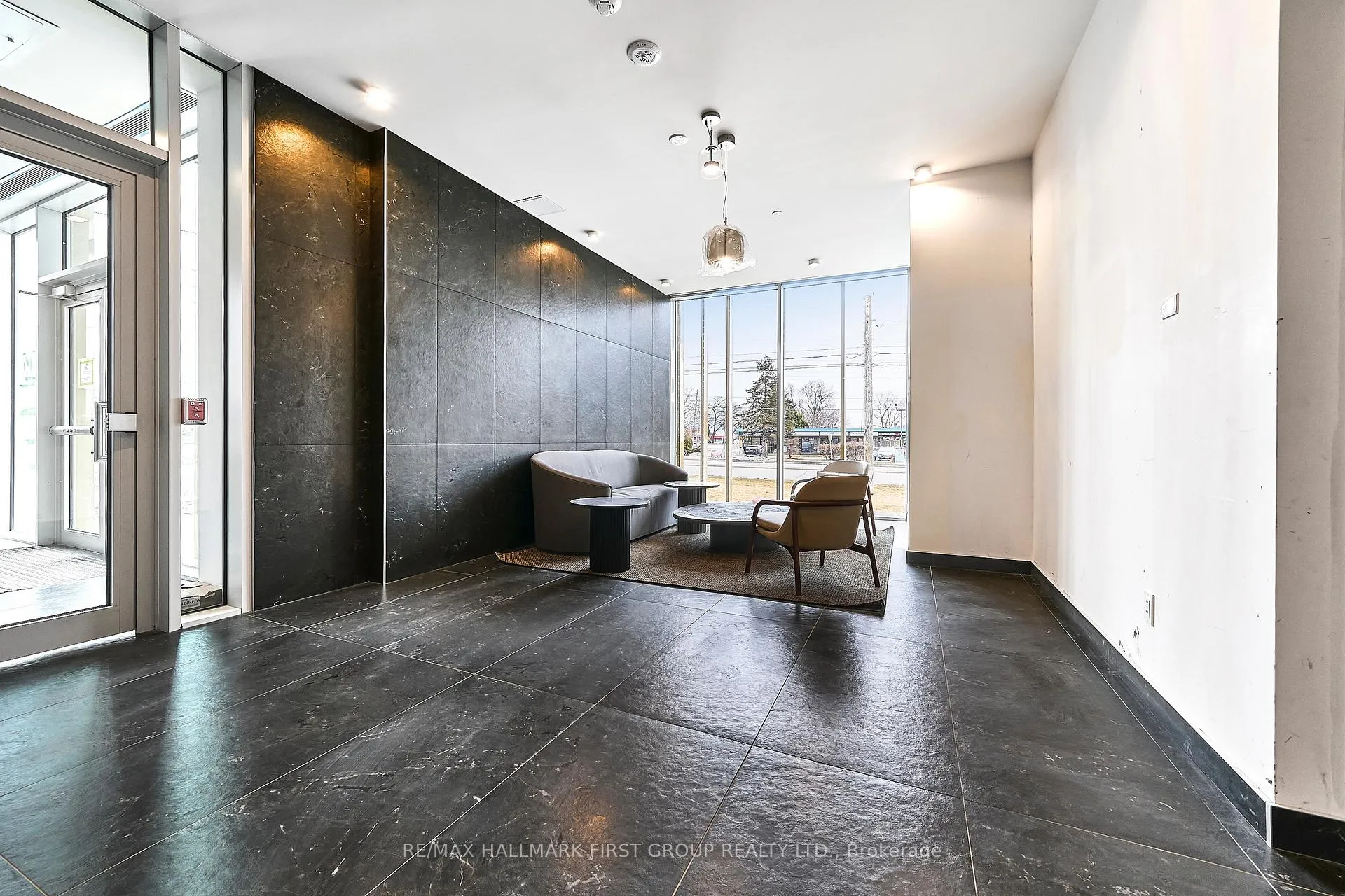 Photo 2 of Unit 2403, 1010 Sandy Beach Road, Pickering, Bay Ridges — HOMEH