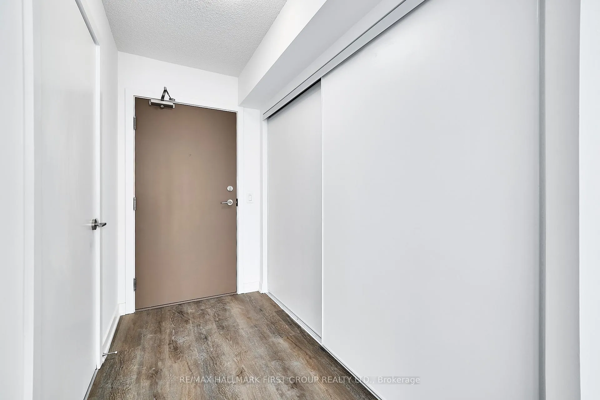 Photo 3 of Unit 2403, 1010 Sandy Beach Road, Pickering, Bay Ridges — HOMEH