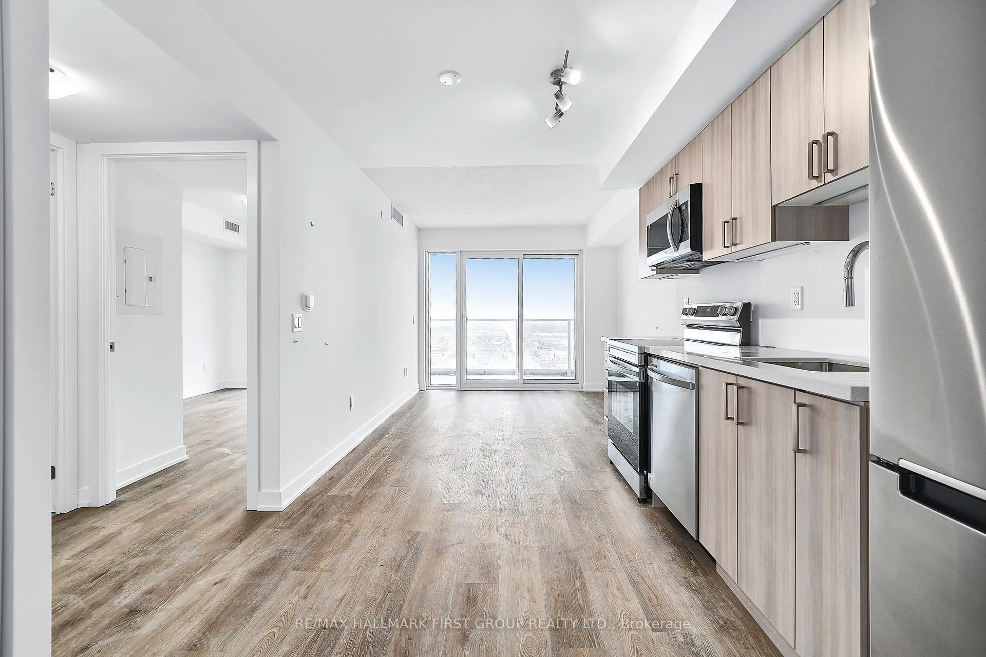 Photo 5 of Unit 2403, 1010 Sandy Beach Road, Pickering, Bay Ridges — HOMEH