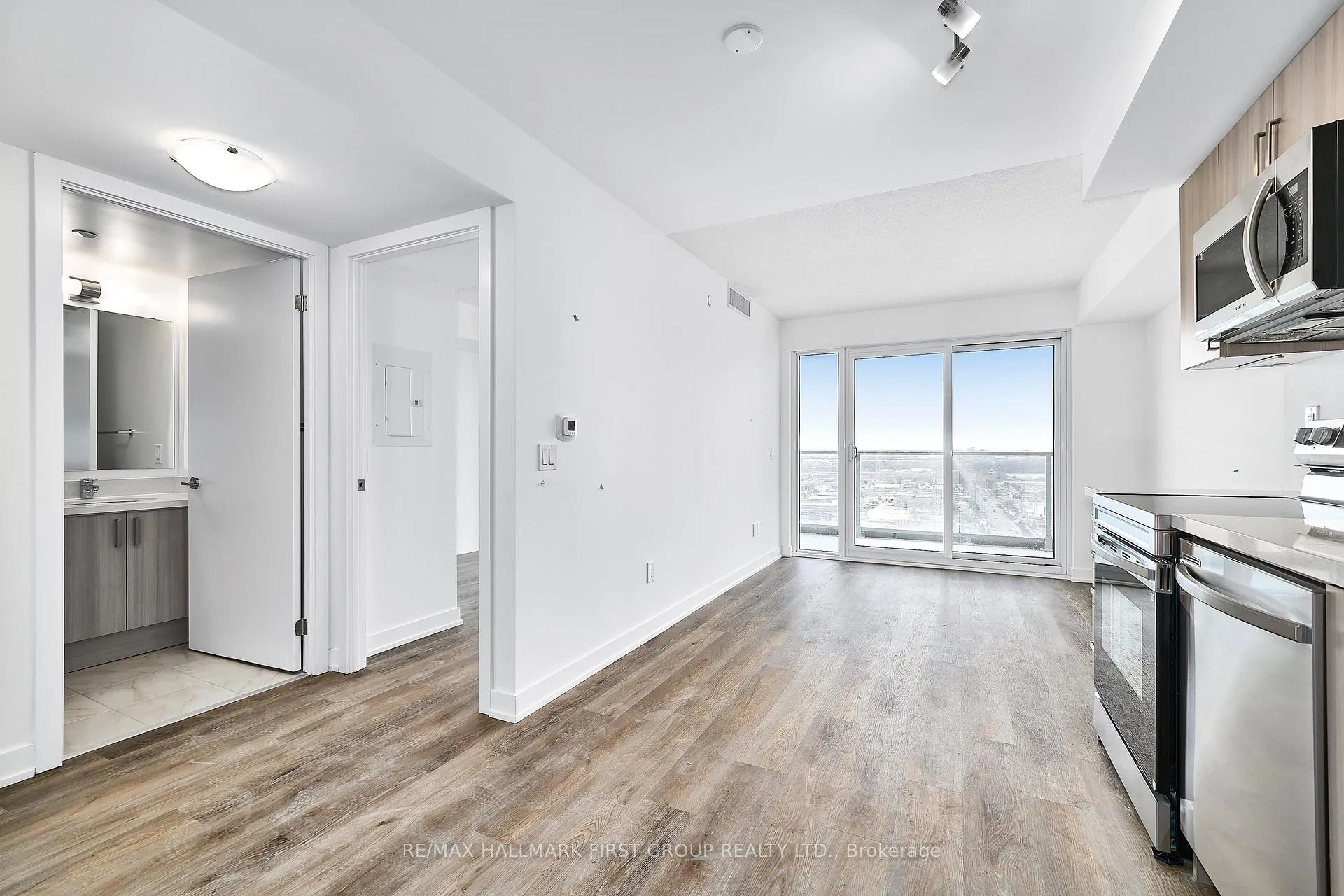 Photo 10 of Unit 2403, 1010 Sandy Beach Road, Pickering, Bay Ridges — HOMEH