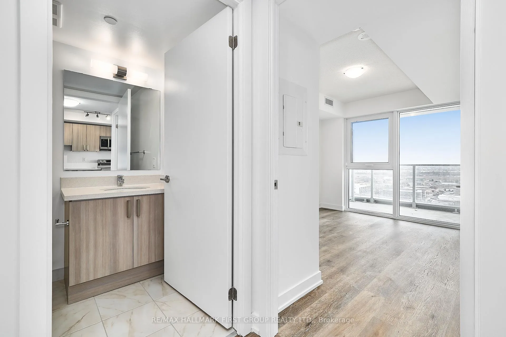 Photo 12 of Unit 2403, 1010 Sandy Beach Road, Pickering, Bay Ridges — HOMEH