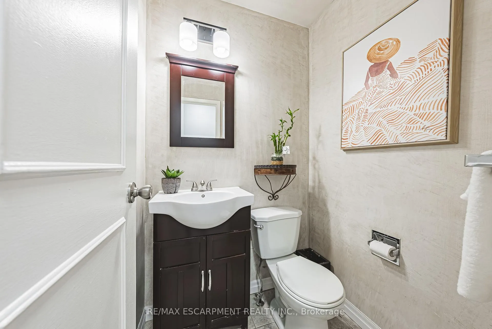 Photo 8 of Unit 4, 2220 Upper Middle Road, Burlington, Brant Hills — HOMEH