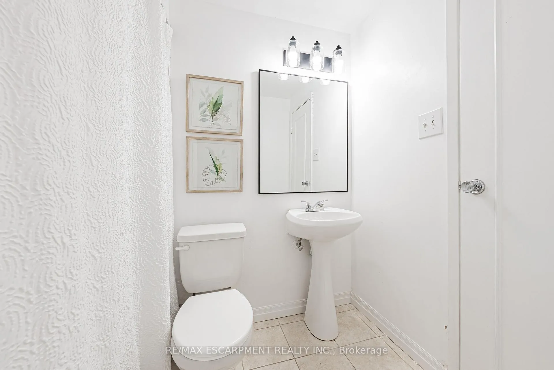 Photo 20 of Unit 4, 2220 Upper Middle Road, Burlington, Brant Hills — HOMEH