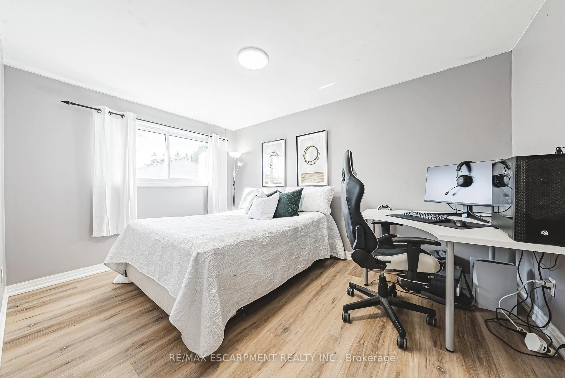 Photo 22 of Unit 4, 2220 Upper Middle Road, Burlington, Brant Hills — HOMEH