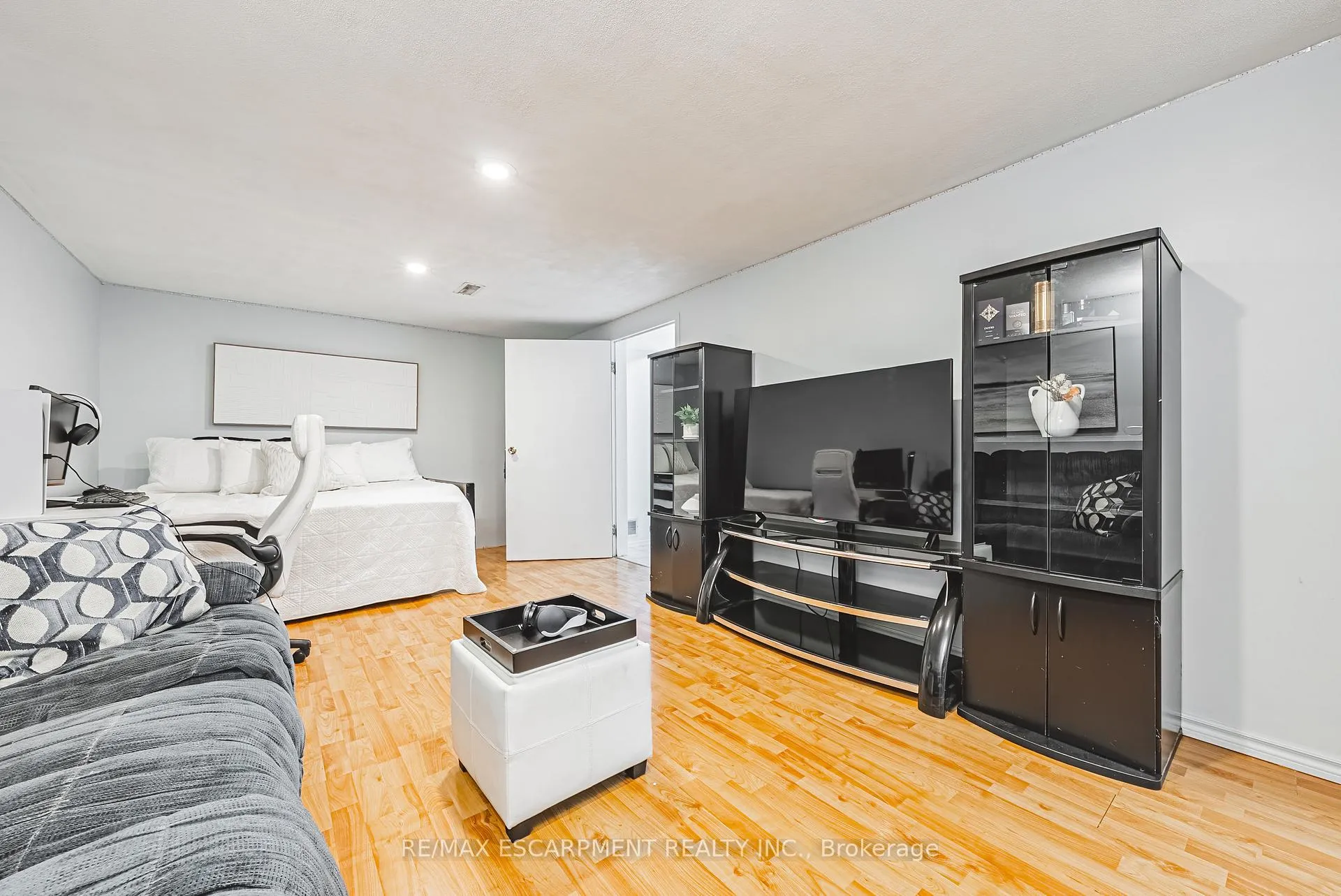 Photo 28 of Unit 4, 2220 Upper Middle Road, Burlington, Brant Hills — HOMEH