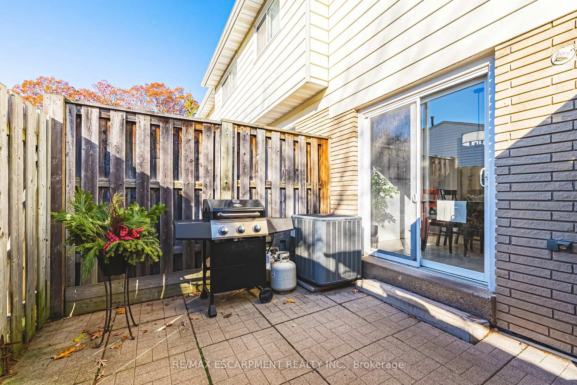 Photo 32 of Unit 4, 2220 Upper Middle Road, Burlington, Brant Hills — HOMEH
