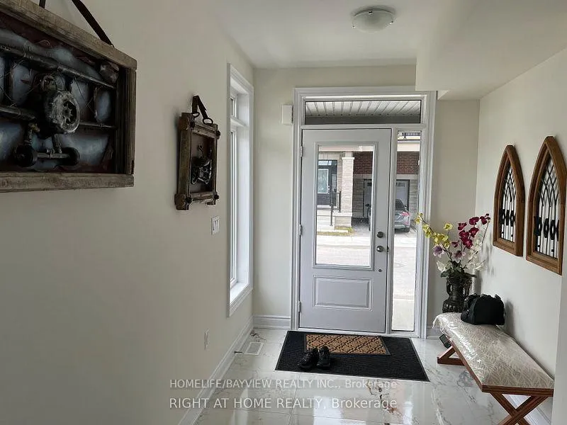 Photo 2 of 7 Griffith Street W, Aurora, Bayview Northeast — HOMEH