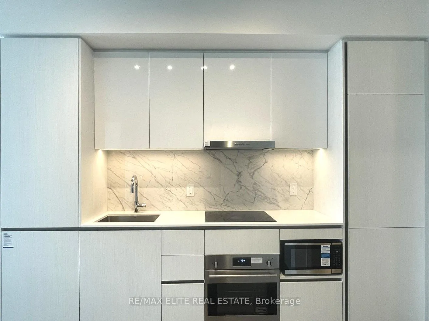 Photo 1 of Unit 5811, 8 Interchange Way, Vaughan, Vaughan Corporate Centre — HOMEH