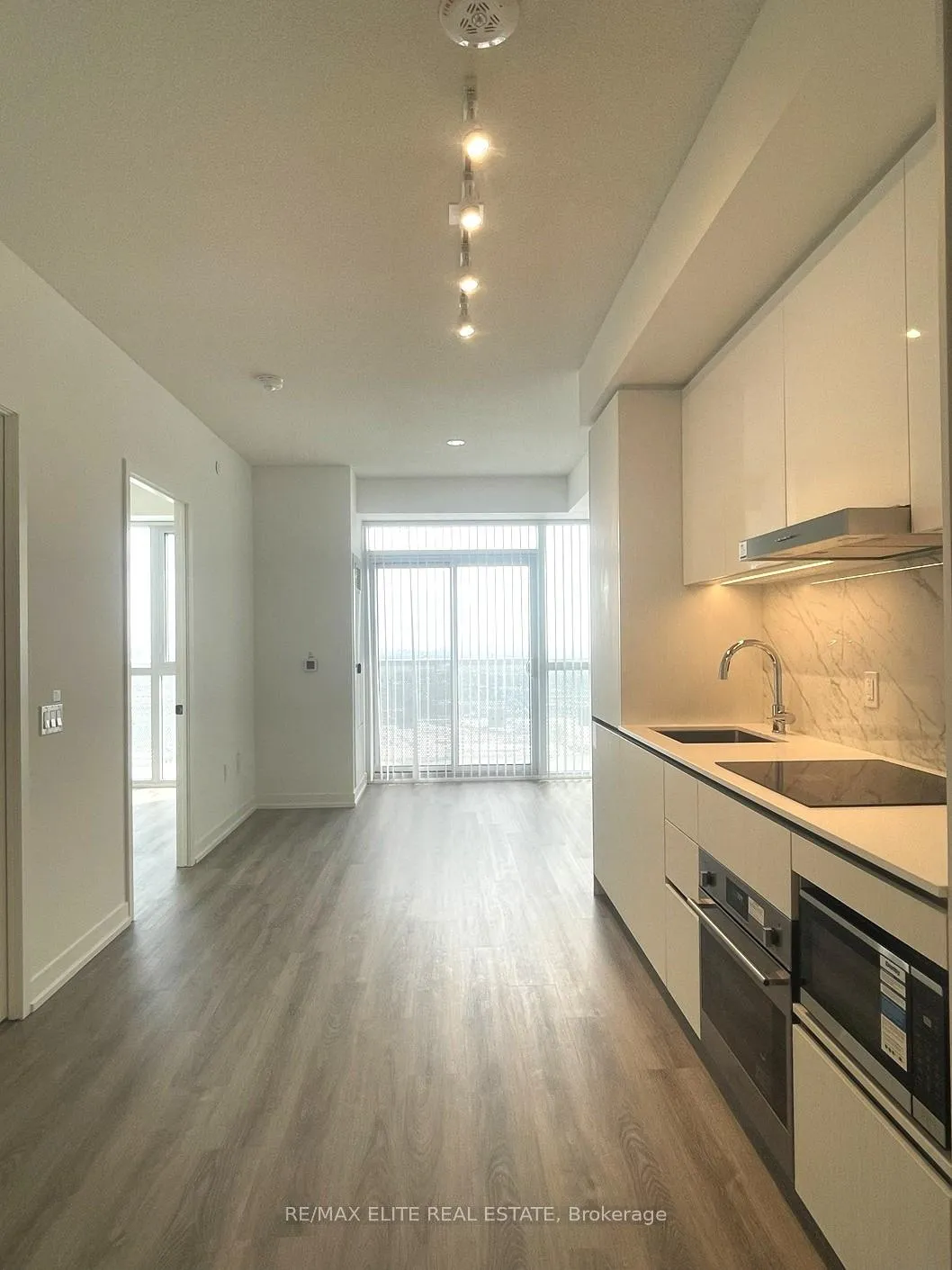 Photo 3 of Unit 5811, 8 Interchange Way, Vaughan, Vaughan Corporate Centre — HOMEH
