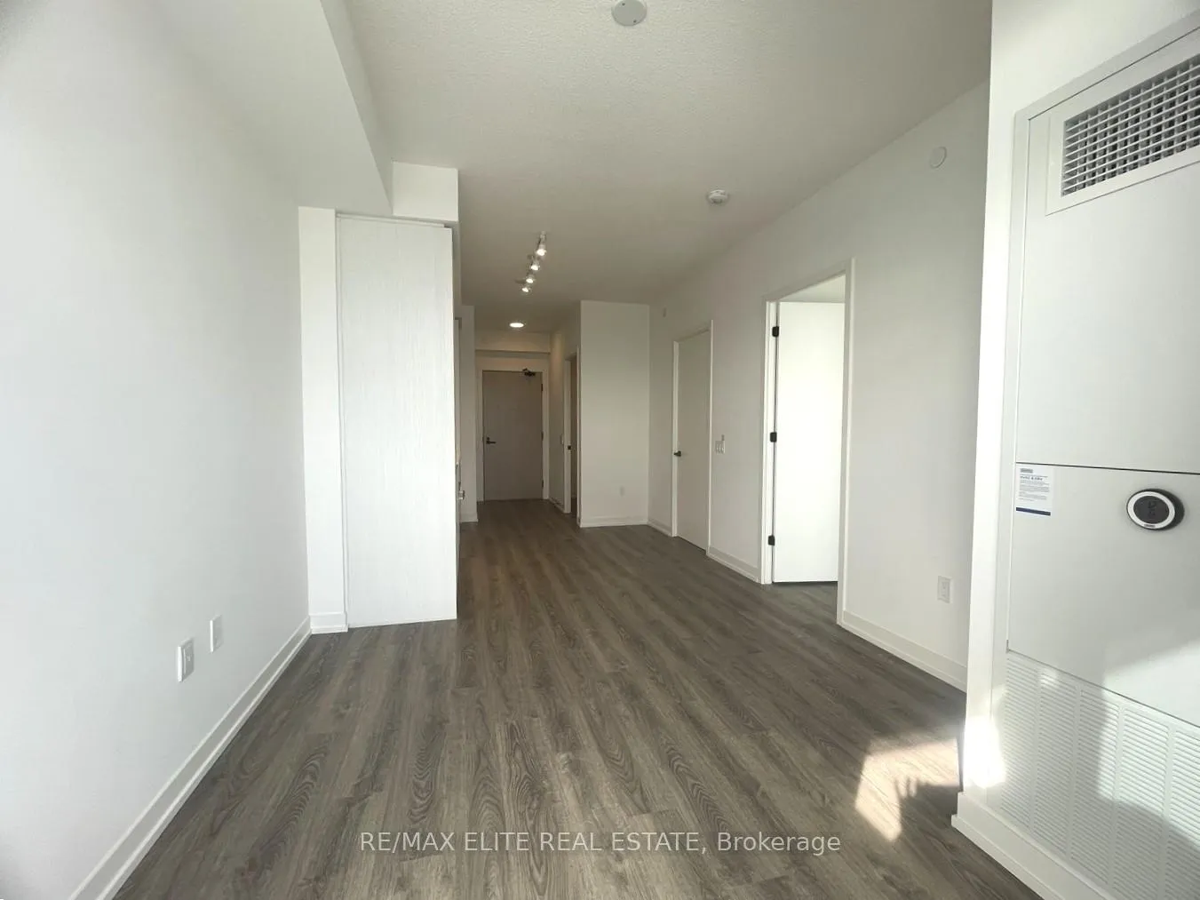Photo 5 of Unit 5811, 8 Interchange Way, Vaughan, Vaughan Corporate Centre — HOMEH