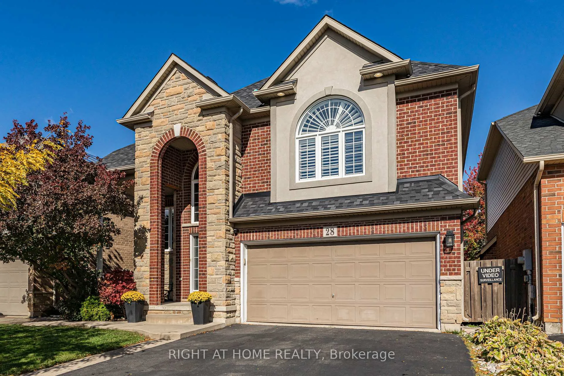 Photo 1 of 28 Springbreeze Heights W, Hamilton, Lakeshore — HOMEH