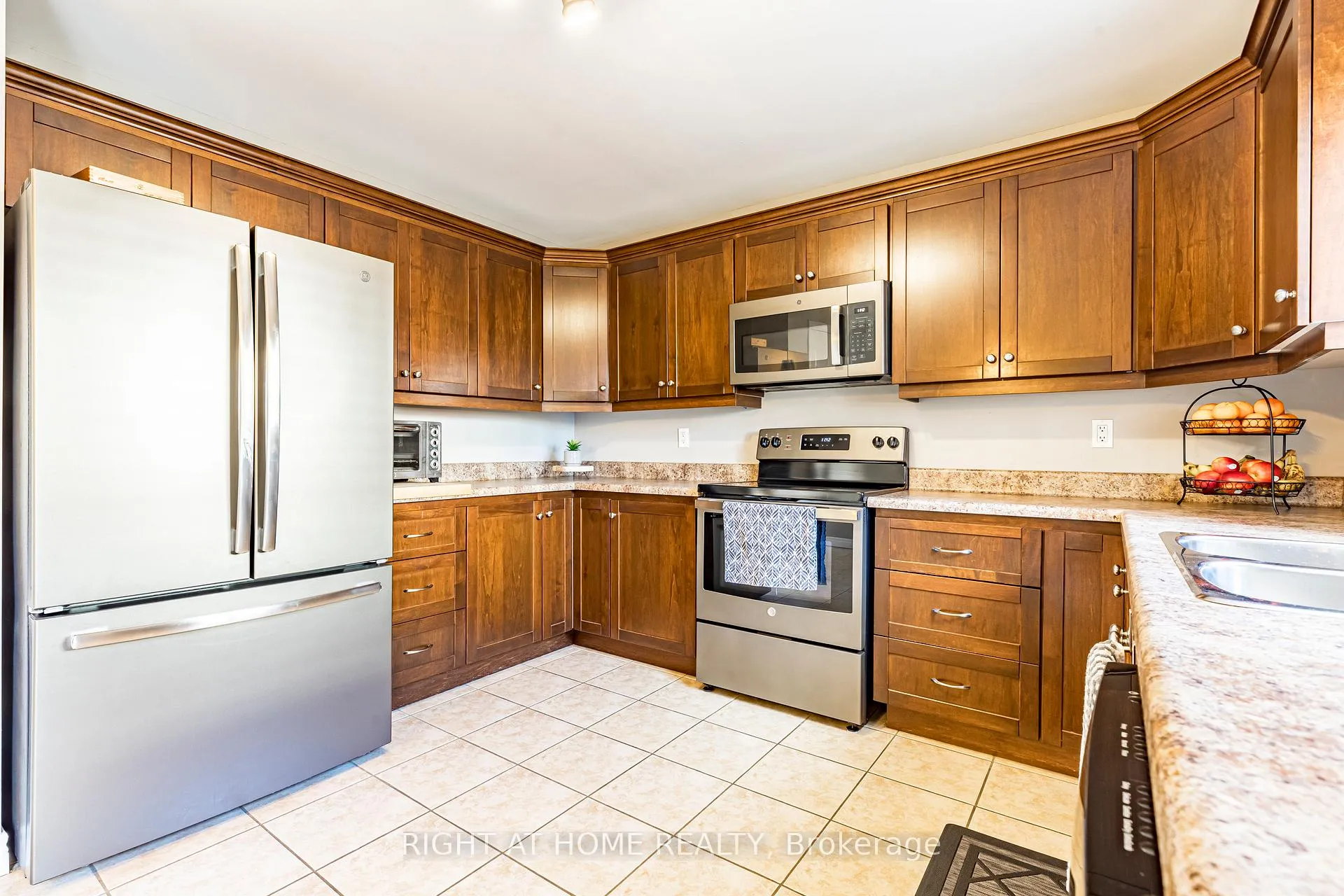 Photo 10 of 28 Springbreeze Heights W, Hamilton, Lakeshore — HOMEH