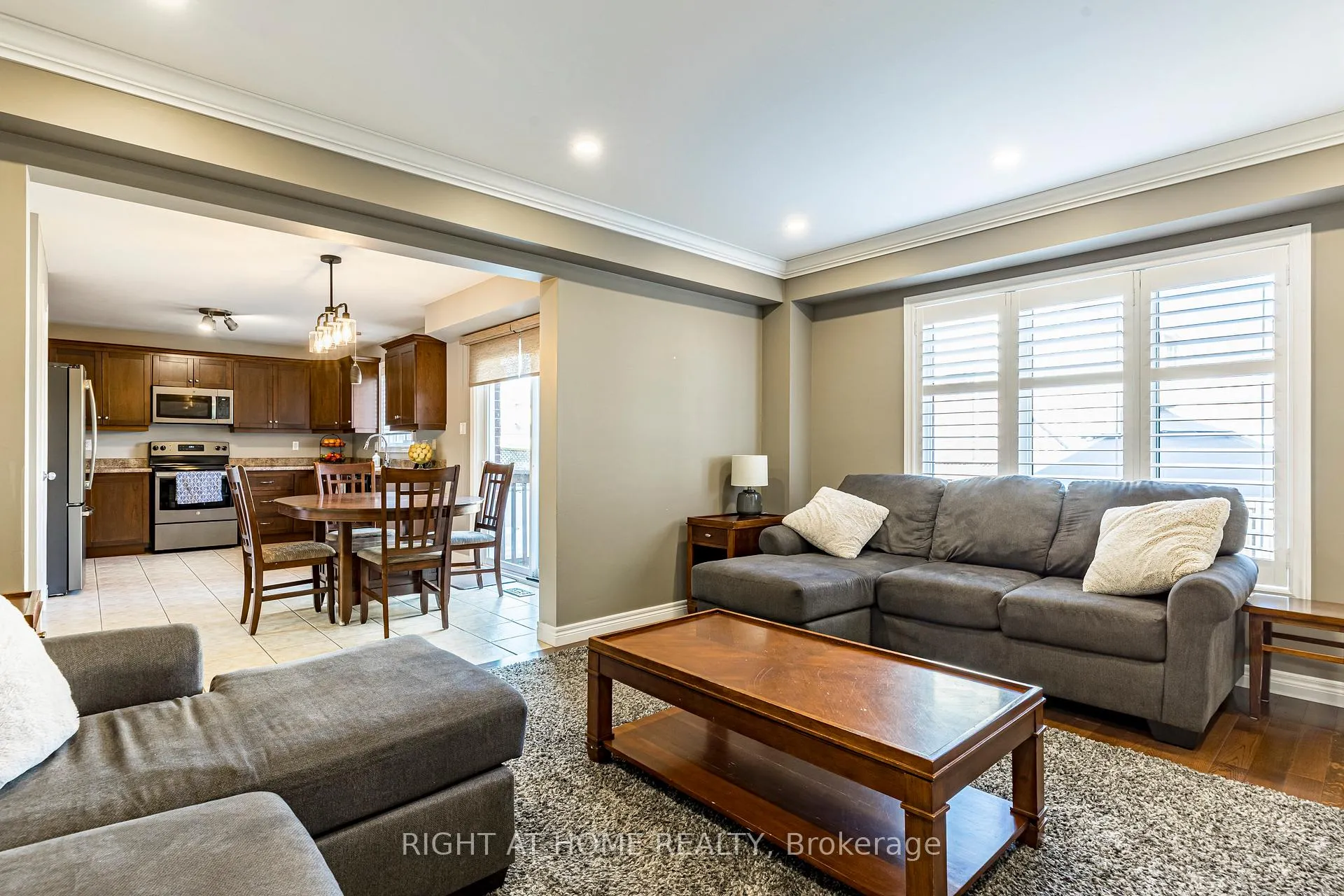 Photo 14 of 28 Springbreeze Heights W, Hamilton, Lakeshore — HOMEH