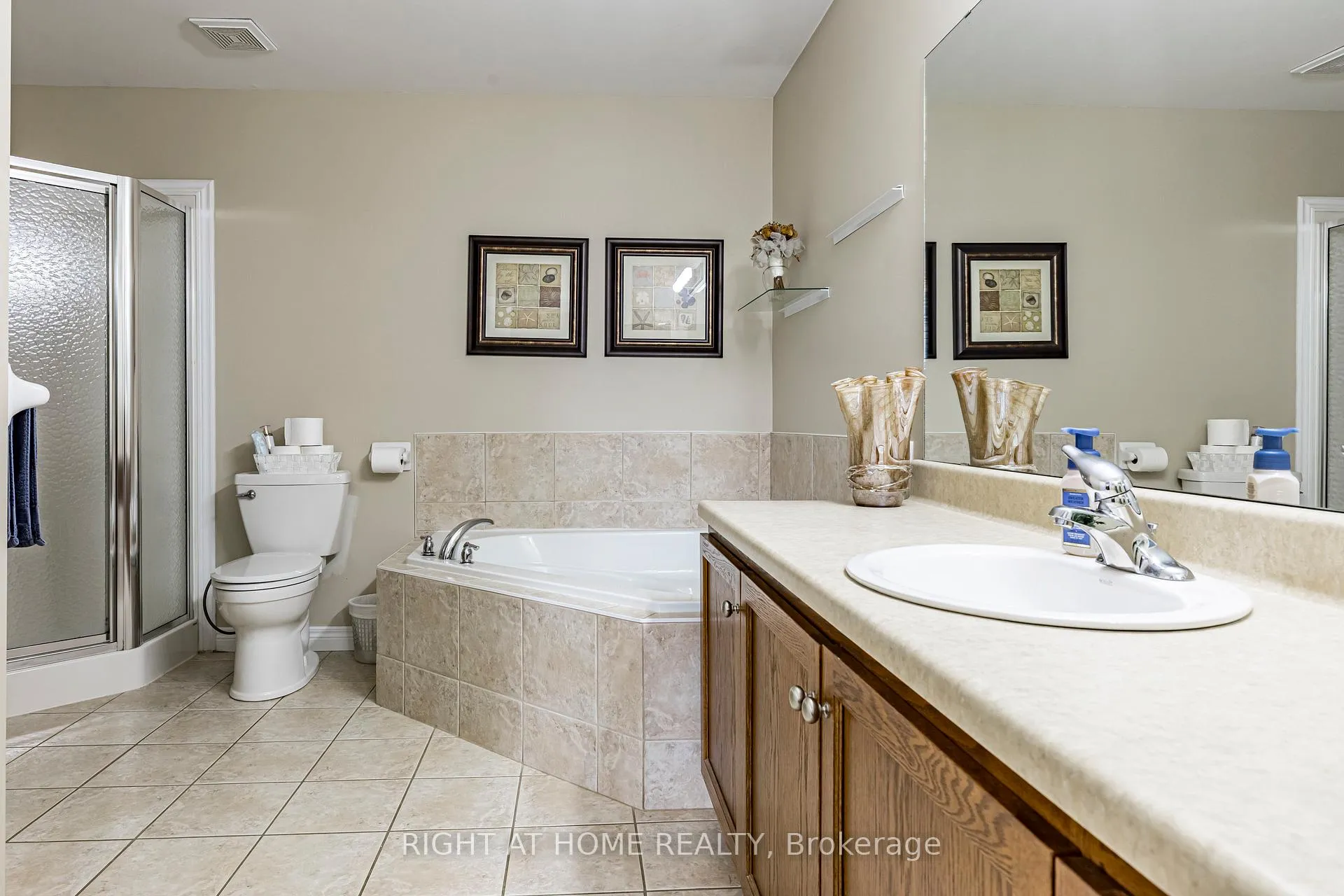 Photo 16 of 28 Springbreeze Heights W, Hamilton, Lakeshore — HOMEH