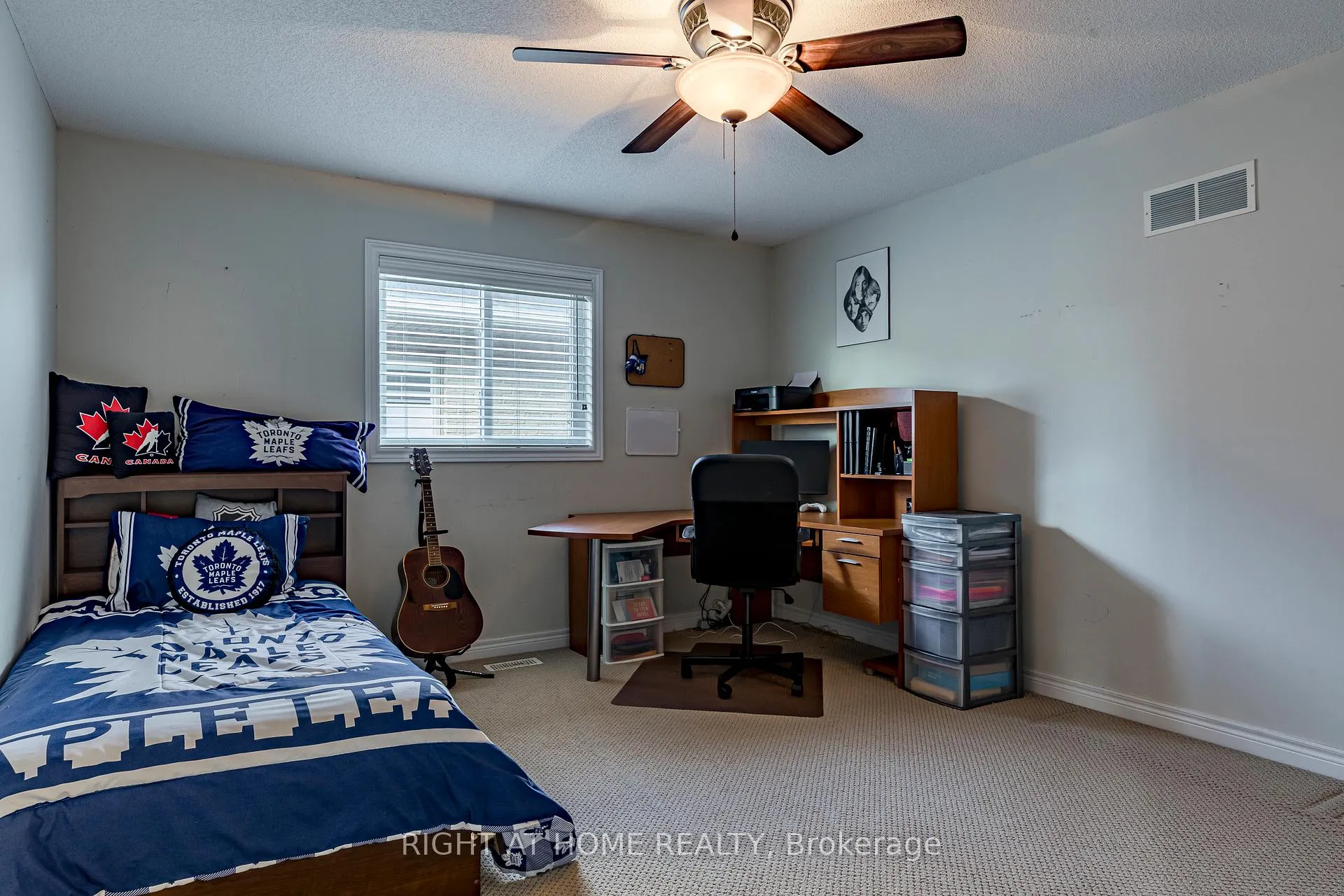 Photo 17 of 28 Springbreeze Heights W, Hamilton, Lakeshore — HOMEH