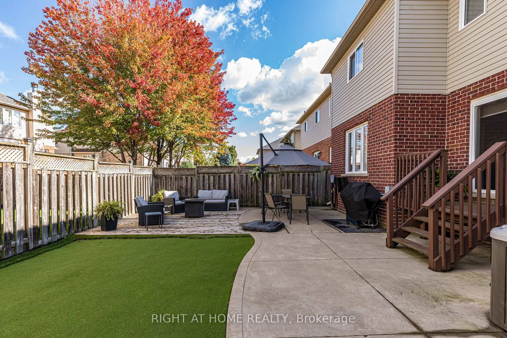 Photo 22 of 28 Springbreeze Heights W, Hamilton, Lakeshore — HOMEH
