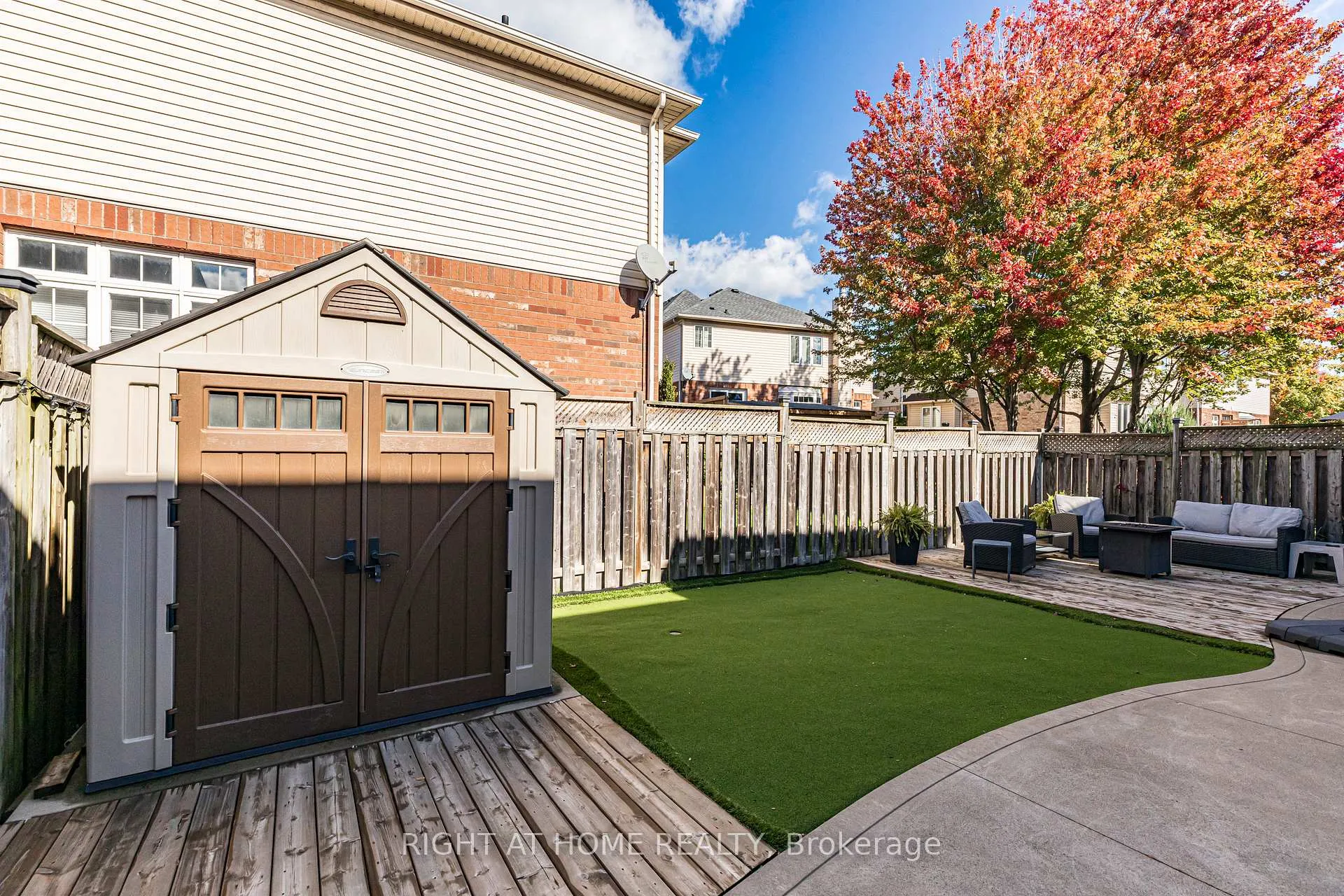 Photo 23 of 28 Springbreeze Heights W, Hamilton, Lakeshore — HOMEH
