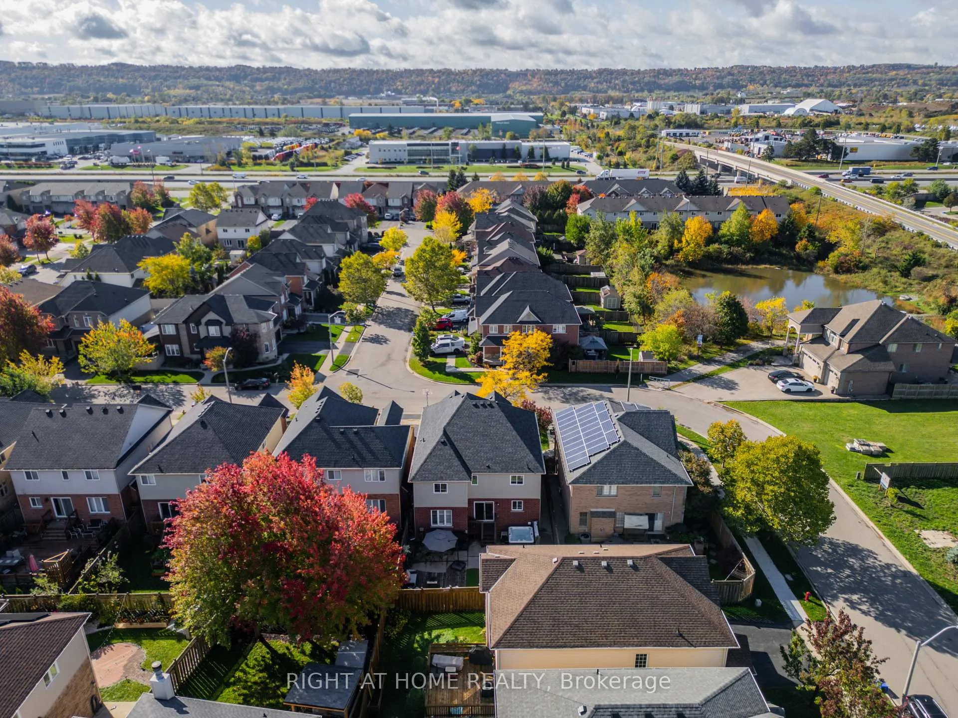 Photo 24 of 28 Springbreeze Heights W, Hamilton, Lakeshore — HOMEH