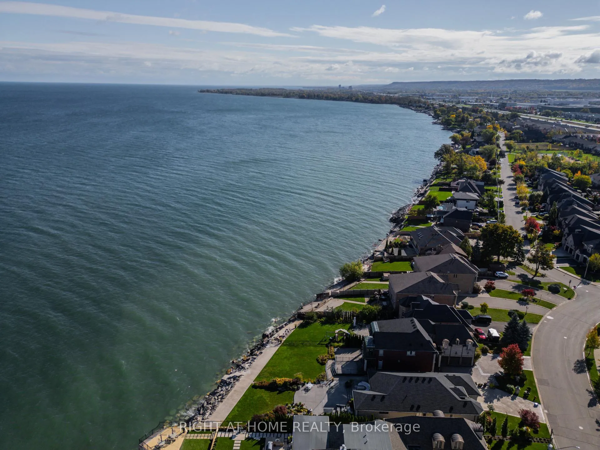 Photo 26 of 28 Springbreeze Heights W, Hamilton, Lakeshore — HOMEH