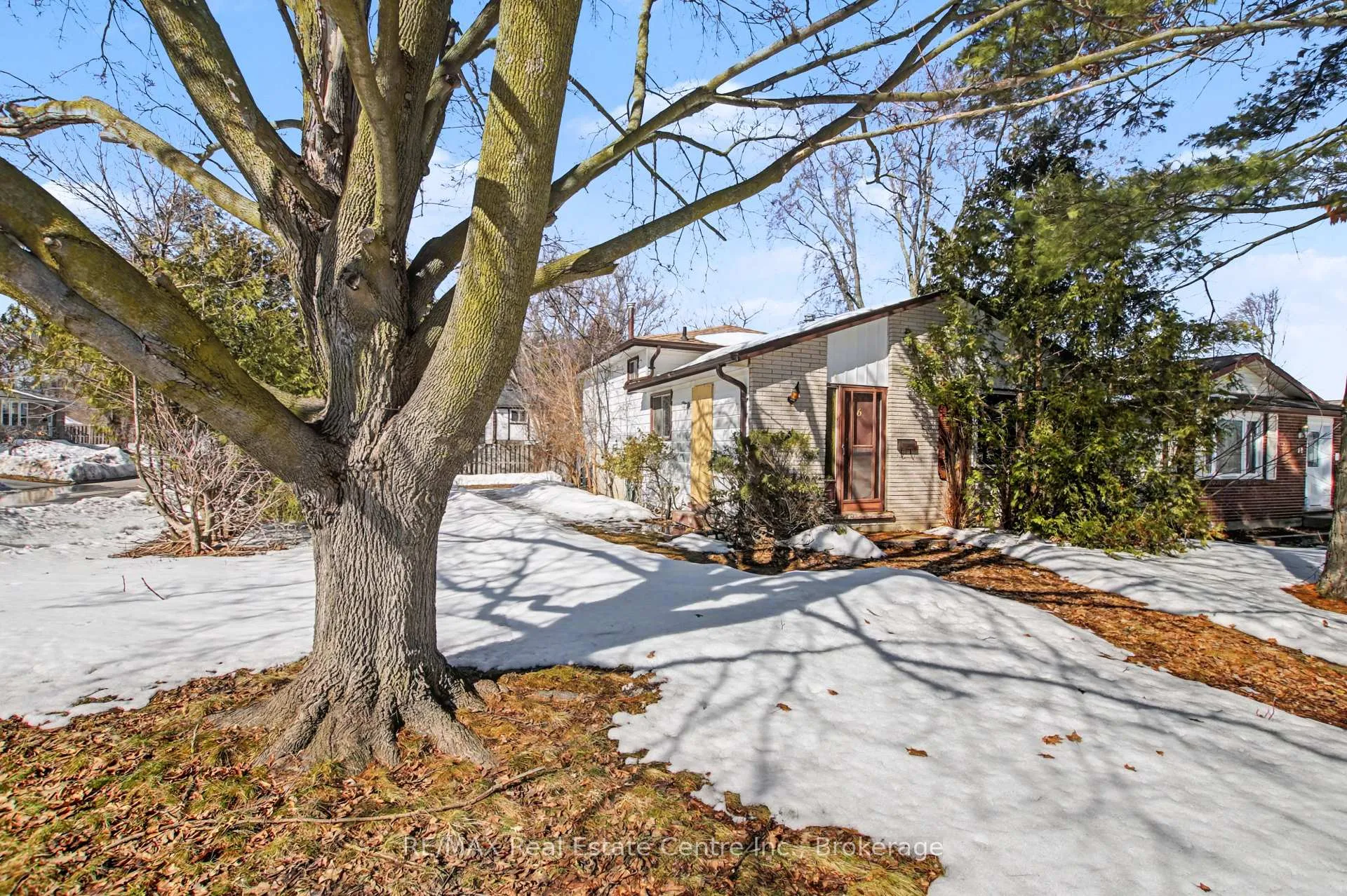 Photo 2 of 6 Hillside Drive, Kitchener — HOMEH
