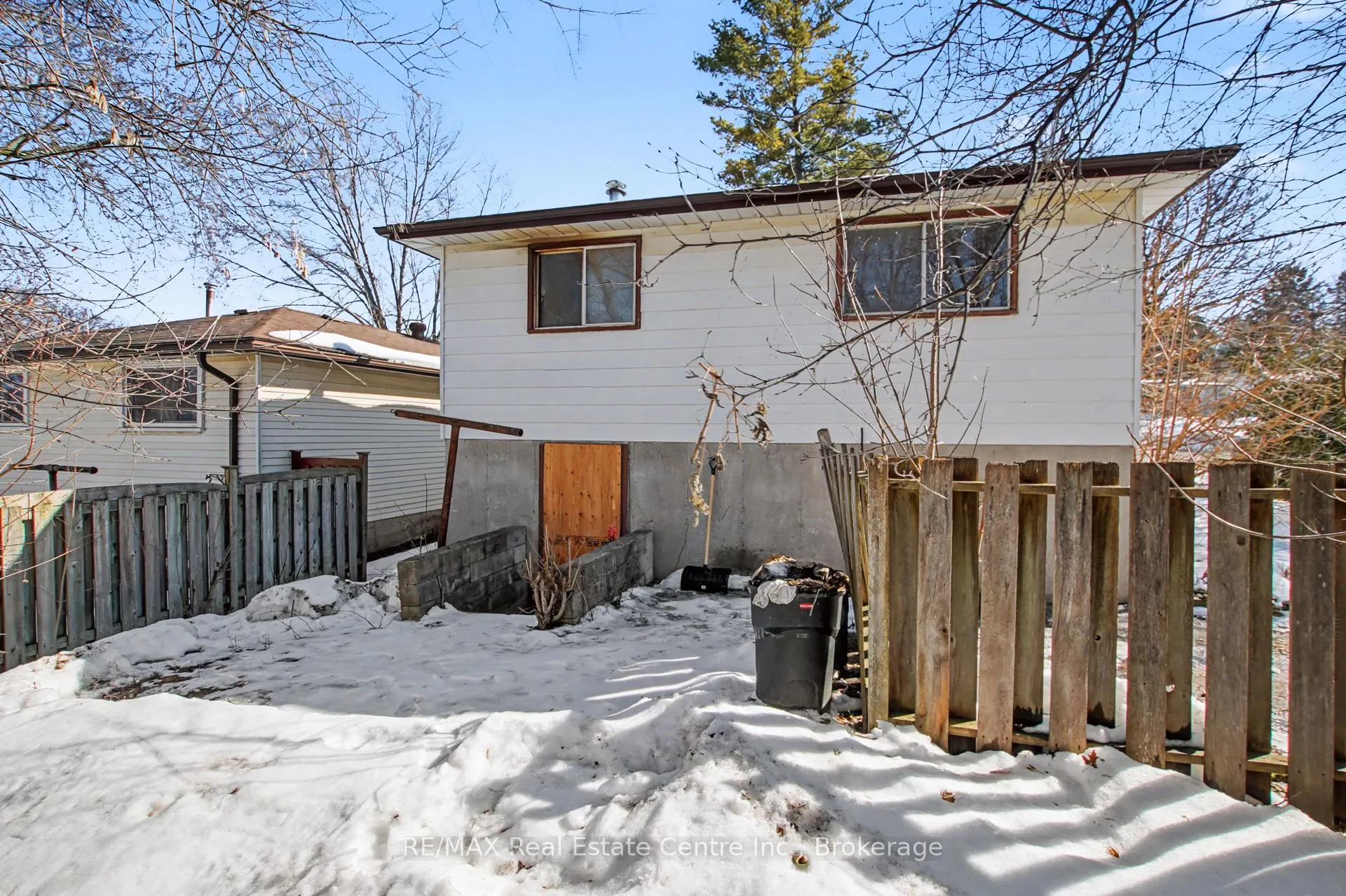 Photo 4 of 6 Hillside Drive, Kitchener — HOMEH
