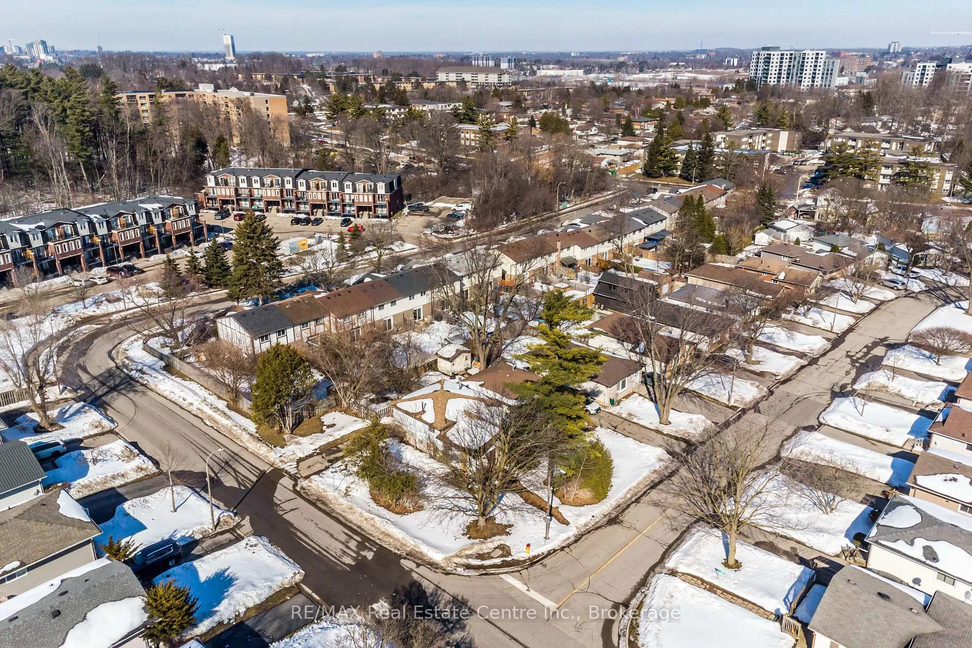 Photo 8 of 6 Hillside Drive, Kitchener — HOMEH