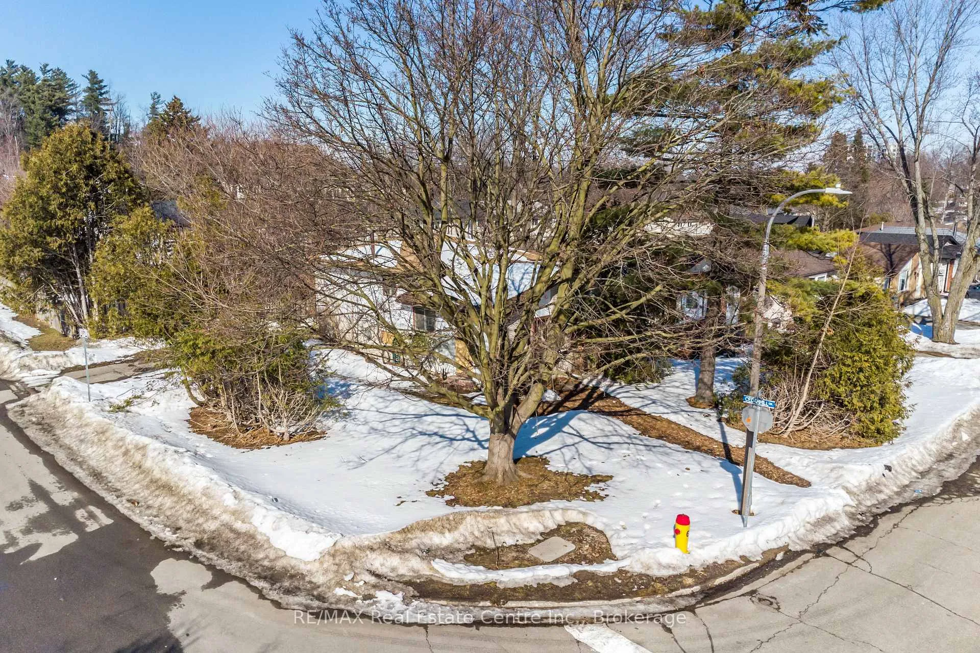 Photo 11 of 6 Hillside Drive, Kitchener — HOMEH