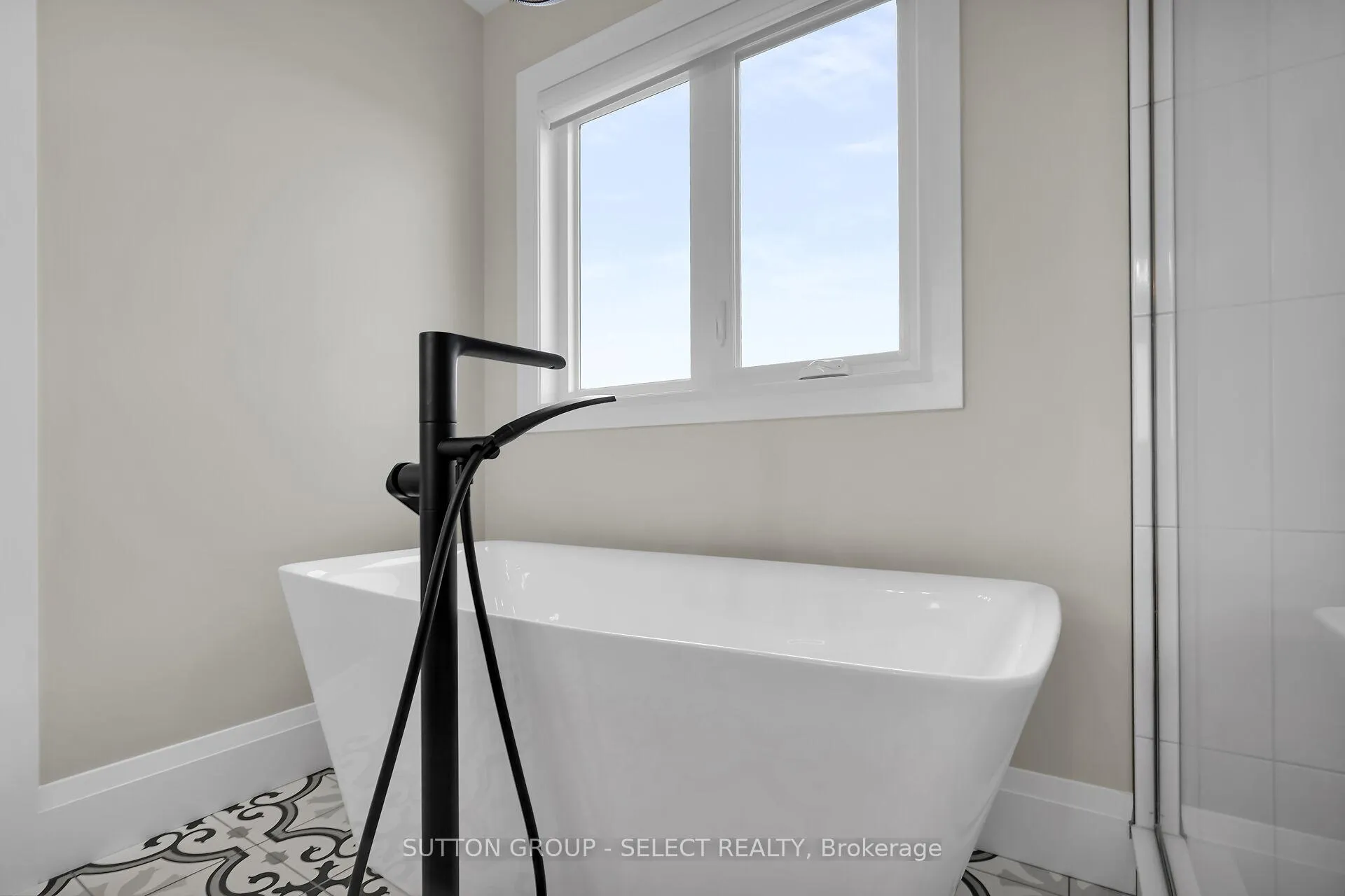 Photo 32 of 173 Collins Way, Strathroy-Caradoc, SE — HOMEH