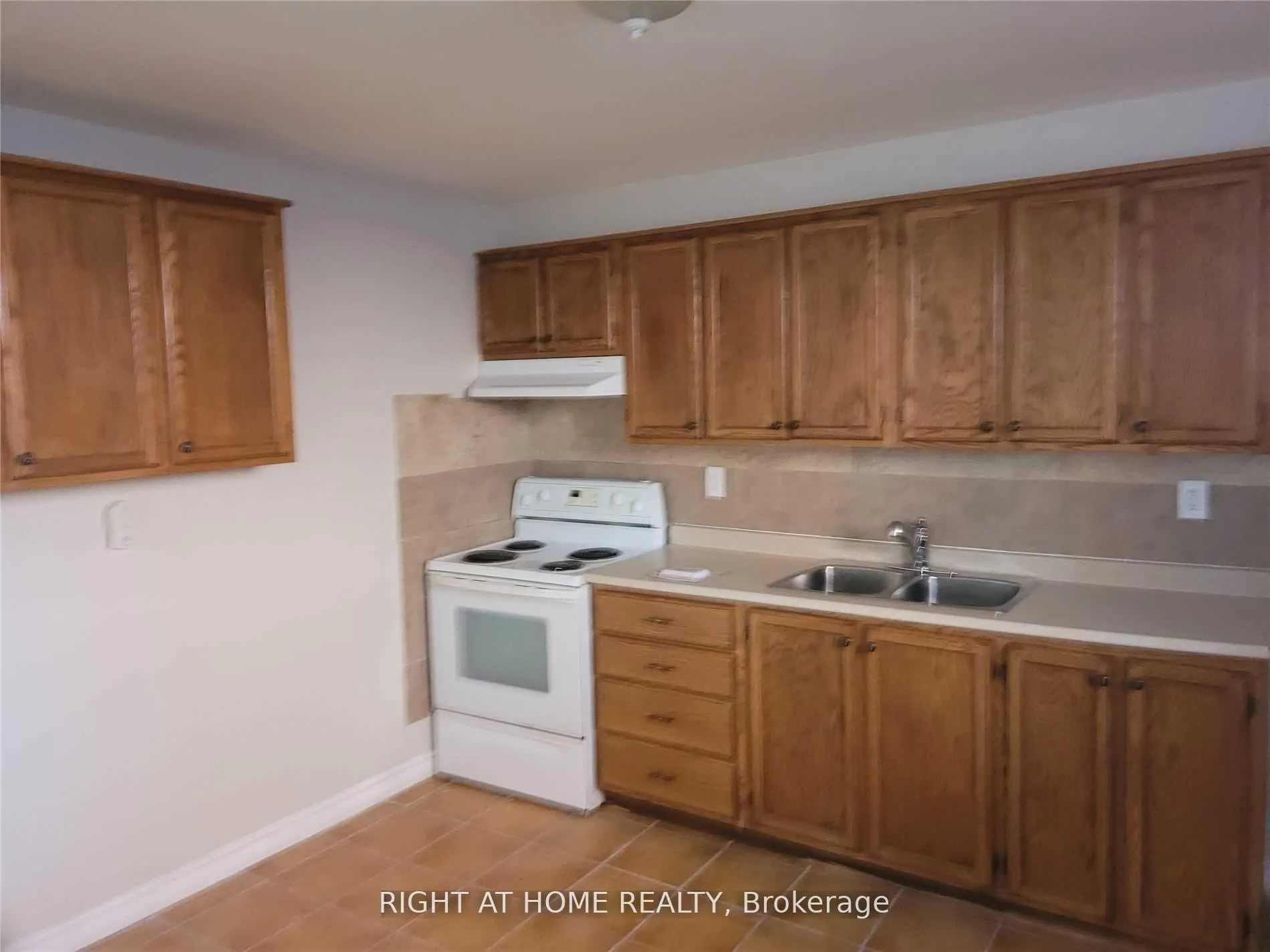 Photo 14 of 328 Malaga Road, Oshawa, Lakeview — HOMEH