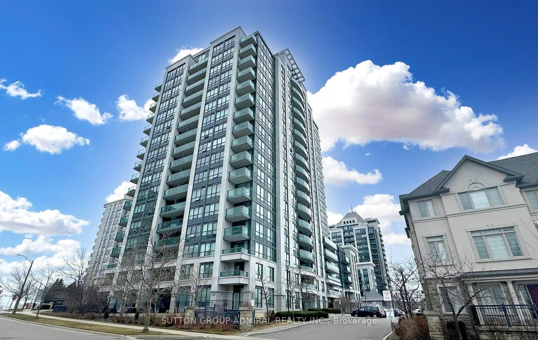 Front of Unit 417, 20 North Park Road
