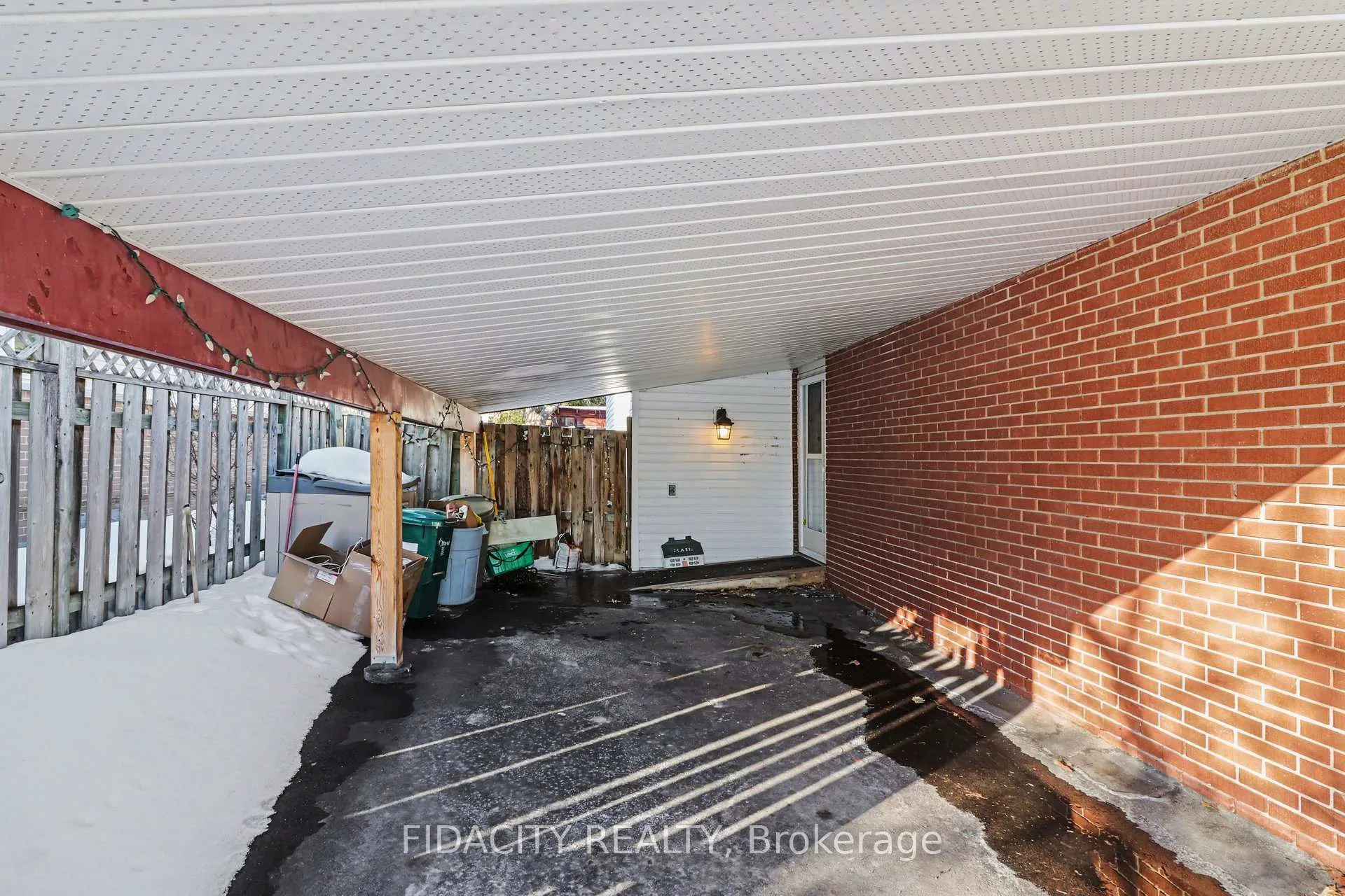 Photo 3 of 1933 Connecticut Avenue, Ottawa, Guildwood Estates - Urbandale Acres — HOMEH