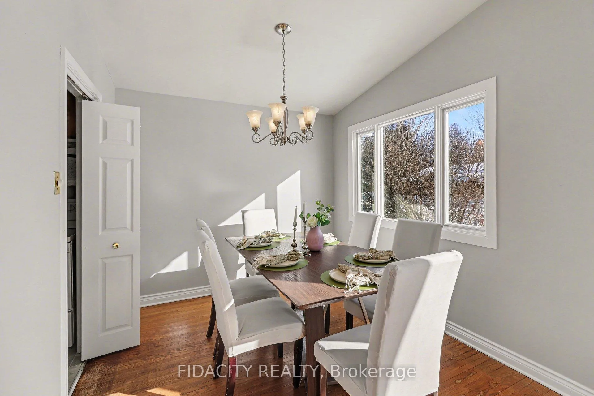 Photo 10 of 1933 Connecticut Avenue, Ottawa, Guildwood Estates - Urbandale Acres — HOMEH