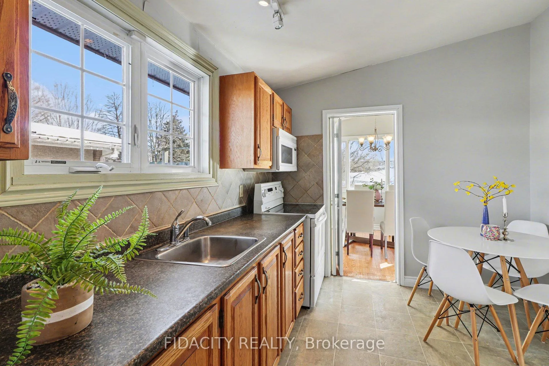 Photo 14 of 1933 Connecticut Avenue, Ottawa, Guildwood Estates - Urbandale Acres — HOMEH