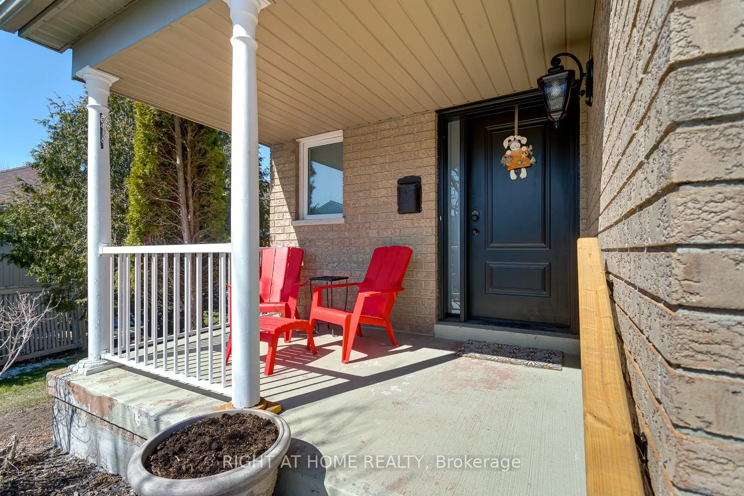 Photo 3 of 35 winchurch Drive, Scugog, Port Perry — HOMEH