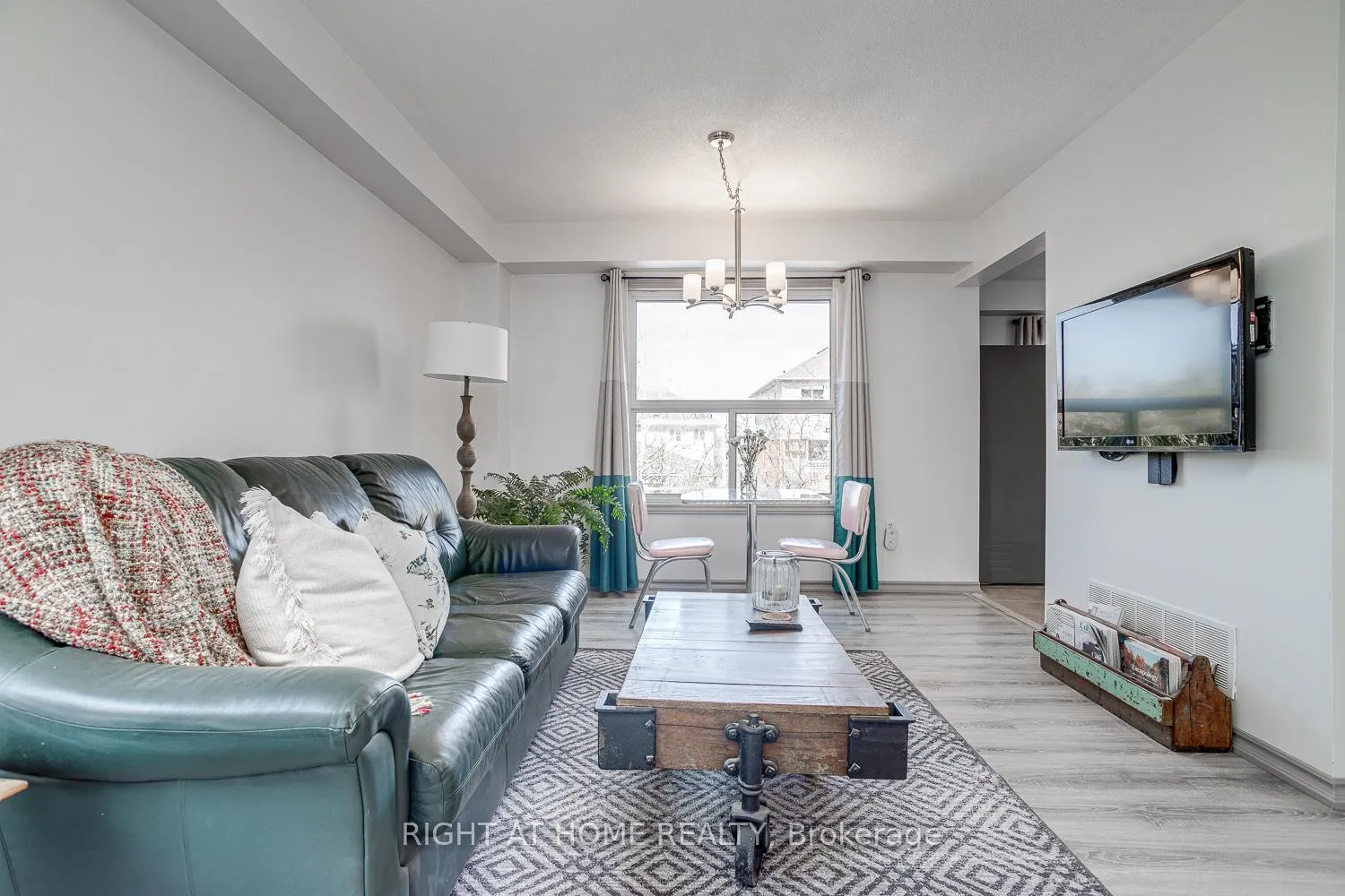 Photo 9 of 35 winchurch Drive, Scugog, Port Perry — HOMEH